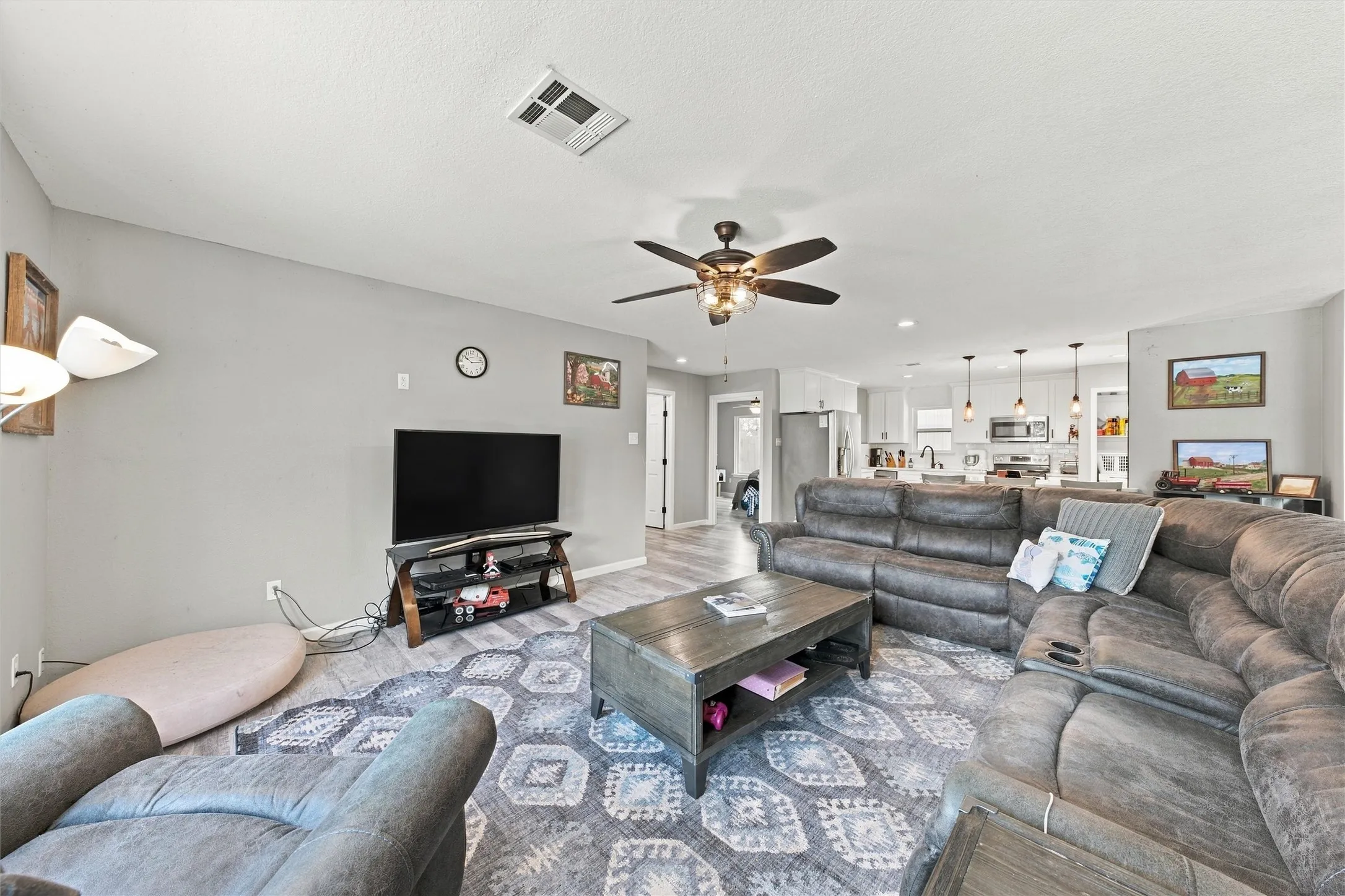 Single Family Residence For Sale in Bosque County , 197 County Road 1723, Clifton, Texas 76634, 3 Bedroom, 2 Bathroom, 2 Garage spaces, 1,654 Sqft, built in 1997, mls#21399597, Real Estate Agent in Clifton, Homes For Sale in Bosque county, Homes For Sale in Clifton, Realtor in Clifton Texas, Real Estate Brokerage Independent Realty Texas, Luminita Cordes Realtor
