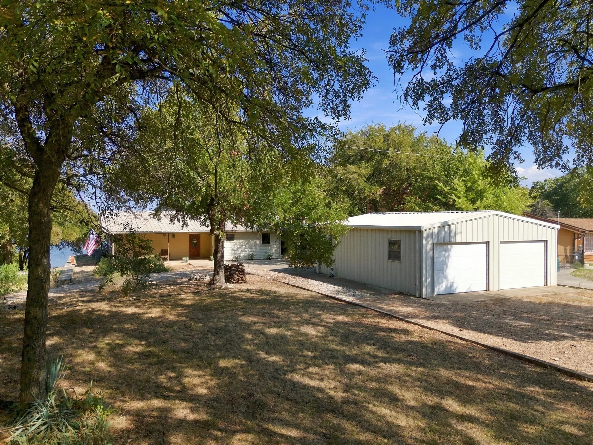 Single Family Residence For Sale in Bosque County , 197 County Road 1723, Clifton, Texas 76634, 3 Bedroom, 2 Bathroom, 2 Garage spaces, 1,654 Sqft, built in 1997, mls#21399597, Real Estate Agent in Clifton, Homes For Sale in Bosque county, Homes For Sale in Clifton, Realtor in Clifton Texas, Real Estate Brokerage Independent Realty Texas, Luminita Cordes Realtor