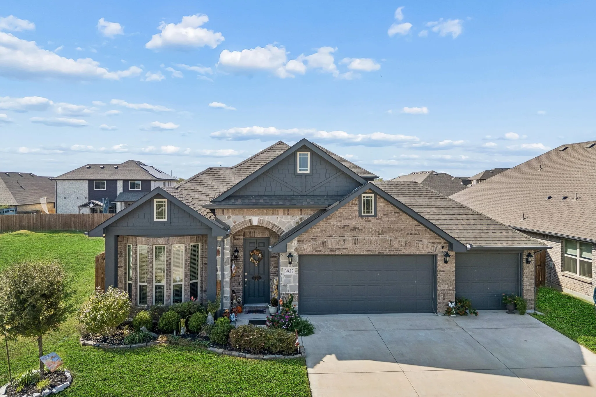 Single Family Residence For Sale in Kaufman County , 3937 Holly Springs Lane, Kaufman, Texas 75142, 4 Bedroom, 3 Bathroom, 3 Garage spaces, 2,451 Sqft, built in 2022, mls#21399459, Real Estate Agent in Kaufman, Homes For Sale in Kaufman county, Homes For Sale in Kaufman, Realtor in Kaufman Texas, Real Estate Brokerage Independent Realty Texas, Luminita Cordes Realtor