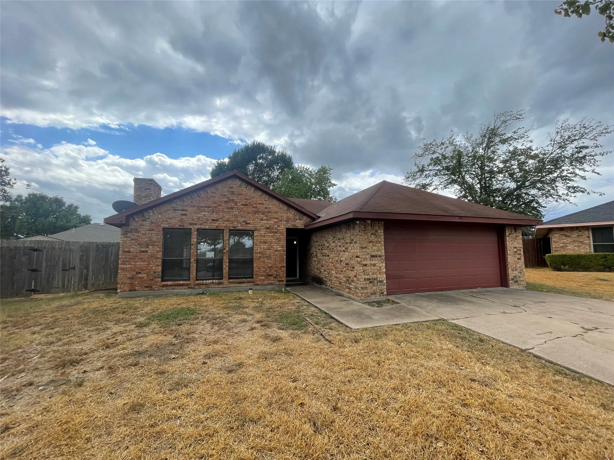 Single Family Residence For Rent in Dallas County , 504 W Jay Court, De Soto, Texas 75115, 3 Bedroom, 2 Bathroom, 2 Garage spaces, 1,439 Sqft, built in 1983, mls#21400596, Real Estate Agent in De Soto, Homes For Rent in Dallas county, Homes For Rent in De Soto, Realtor in De Soto Texas, Real Estate Brokerage Independent Realty Texas, Luminita Cordes Realtor