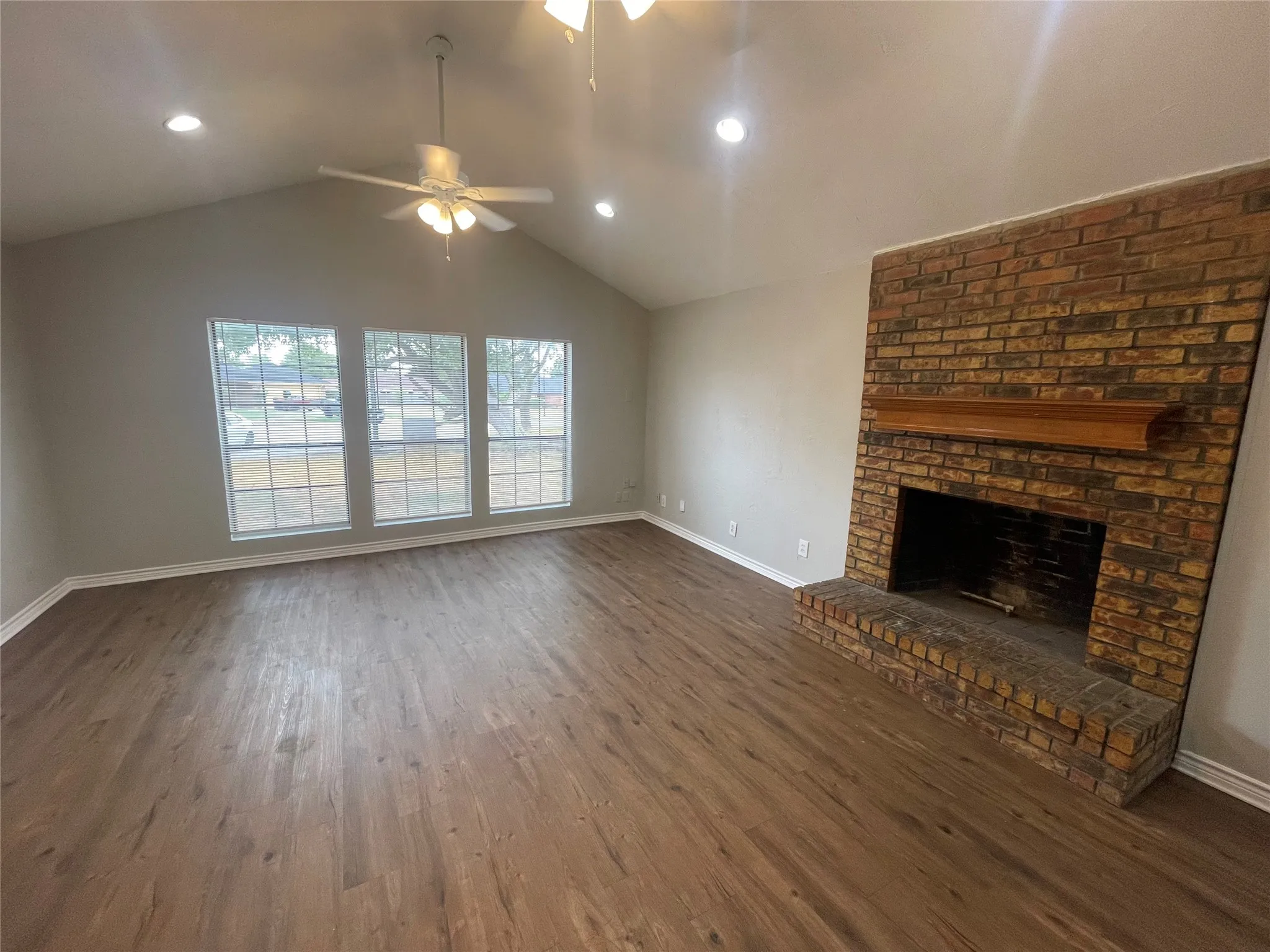 Single Family Residence For Rent in Dallas County , 504 W Jay Court, De Soto, Texas 75115, 3 Bedroom, 2 Bathroom, 2 Garage spaces, 1,439 Sqft, built in 1983, mls#21400596, Real Estate Agent in De Soto, Homes For Rent in Dallas county, Homes For Rent in De Soto, Realtor in De Soto Texas, Real Estate Brokerage Independent Realty Texas, Luminita Cordes Realtor
