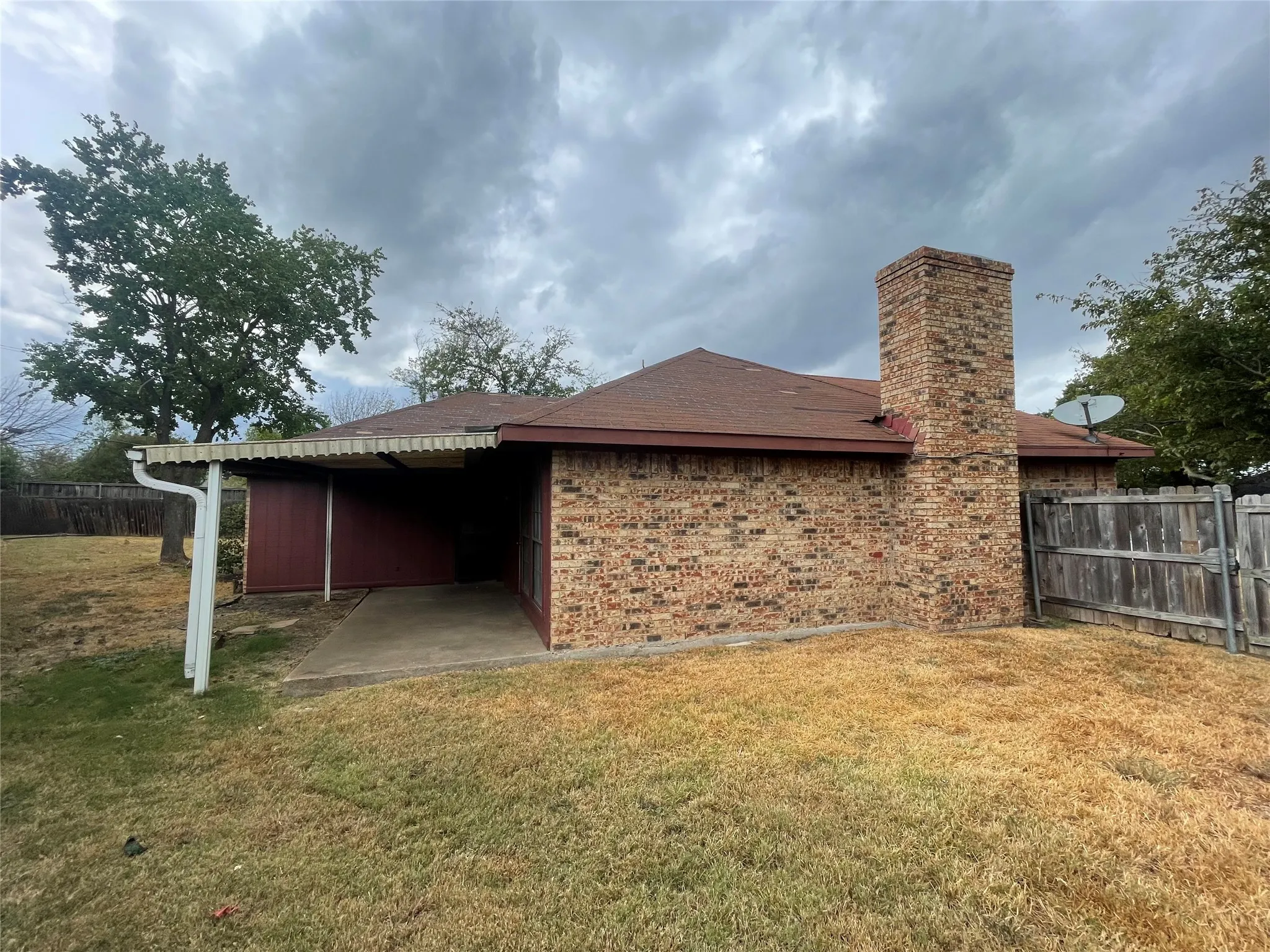Single Family Residence For Rent in Dallas County , 504 W Jay Court, De Soto, Texas 75115, 3 Bedroom, 2 Bathroom, 2 Garage spaces, 1,439 Sqft, built in 1983, mls#21400596, Real Estate Agent in De Soto, Homes For Rent in Dallas county, Homes For Rent in De Soto, Realtor in De Soto Texas, Real Estate Brokerage Independent Realty Texas, Luminita Cordes Realtor
