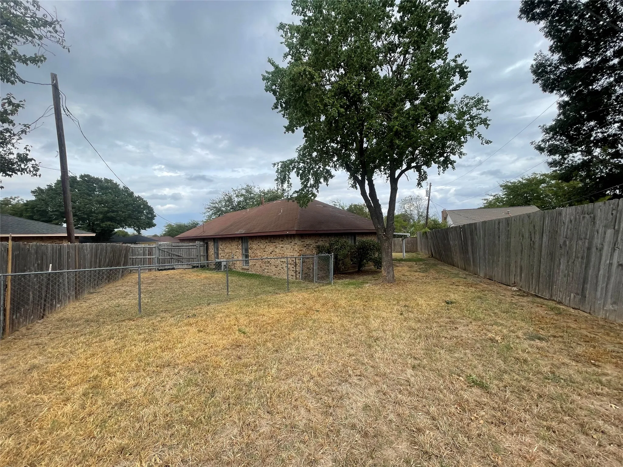 Single Family Residence For Rent in Dallas County , 504 W Jay Court, De Soto, Texas 75115, 3 Bedroom, 2 Bathroom, 2 Garage spaces, 1,439 Sqft, built in 1983, mls#21400596, Real Estate Agent in De Soto, Homes For Rent in Dallas county, Homes For Rent in De Soto, Realtor in De Soto Texas, Real Estate Brokerage Independent Realty Texas, Luminita Cordes Realtor