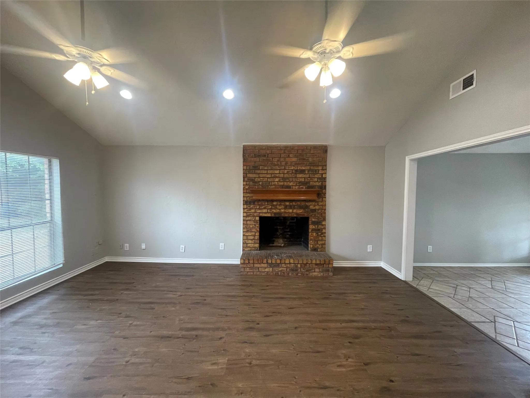 Single Family Residence For Rent in Dallas County , 504 W Jay Court, De Soto, Texas 75115, 3 Bedroom, 2 Bathroom, 2 Garage spaces, 1,439 Sqft, built in 1983, mls#21400596, Real Estate Agent in De Soto, Homes For Rent in Dallas county, Homes For Rent in De Soto, Realtor in De Soto Texas, Real Estate Brokerage Independent Realty Texas, Luminita Cordes Realtor