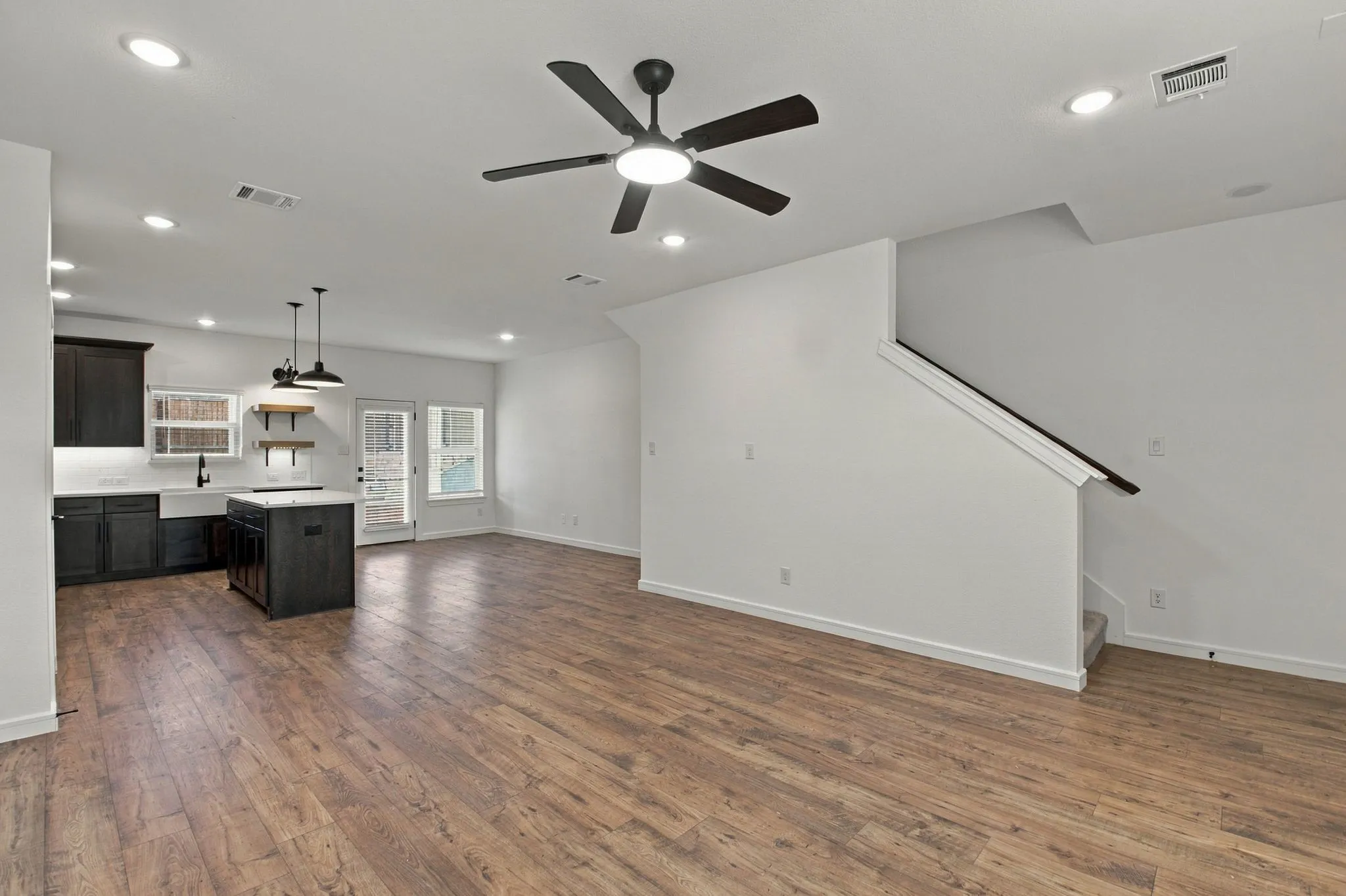 Single Family Residence For Sale in Grayson County , 604 Brook View Drive, Van Alstyne, Texas 75495, 3 Bedroom, 3 Bathroom, 2 Garage spaces, 1,750 Sqft, built in 2024, mls#21400594, Real Estate Agent in Van Alstyne, Homes For Sale in Grayson county, Homes For Sale in Van Alstyne, Realtor in Van Alstyne Texas, Real Estate Brokerage Independent Realty Texas, Luminita Cordes Realtor
