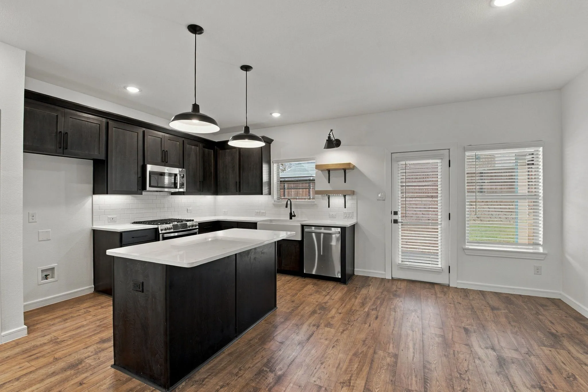 Single Family Residence For Sale in Grayson County , 604 Brook View Drive, Van Alstyne, Texas 75495, 3 Bedroom, 3 Bathroom, 2 Garage spaces, 1,750 Sqft, built in 2024, mls#21400594, Real Estate Agent in Van Alstyne, Homes For Sale in Grayson county, Homes For Sale in Van Alstyne, Realtor in Van Alstyne Texas, Real Estate Brokerage Independent Realty Texas, Luminita Cordes Realtor