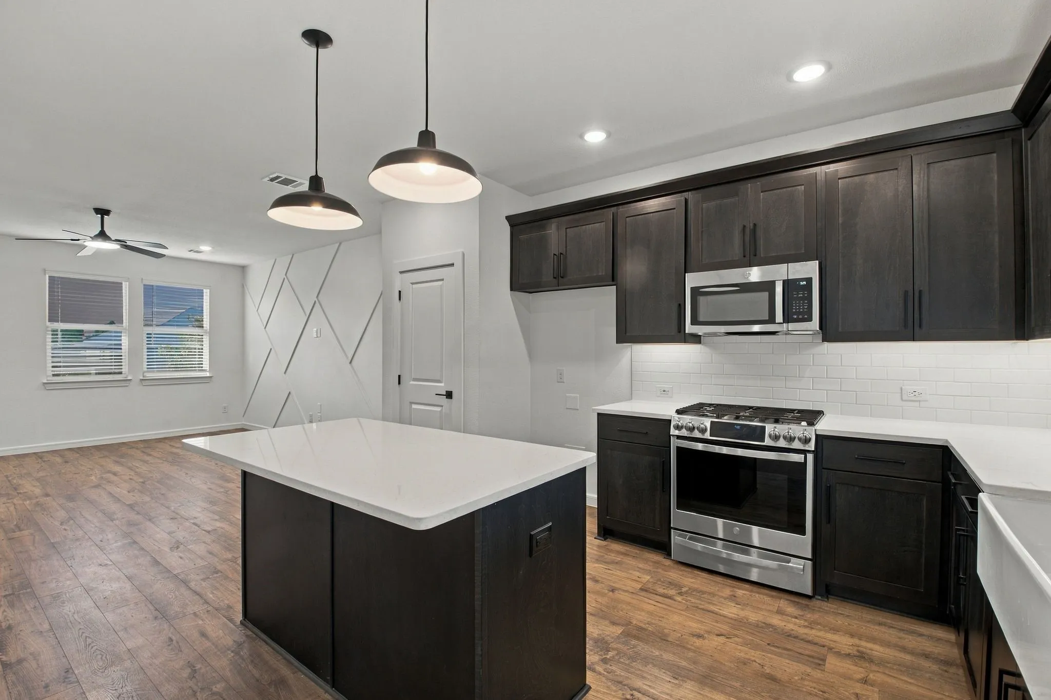Single Family Residence For Sale in Grayson County , 604 Brook View Drive, Van Alstyne, Texas 75495, 3 Bedroom, 3 Bathroom, 2 Garage spaces, 1,750 Sqft, built in 2024, mls#21400594, Real Estate Agent in Van Alstyne, Homes For Sale in Grayson county, Homes For Sale in Van Alstyne, Realtor in Van Alstyne Texas, Real Estate Brokerage Independent Realty Texas, Luminita Cordes Realtor