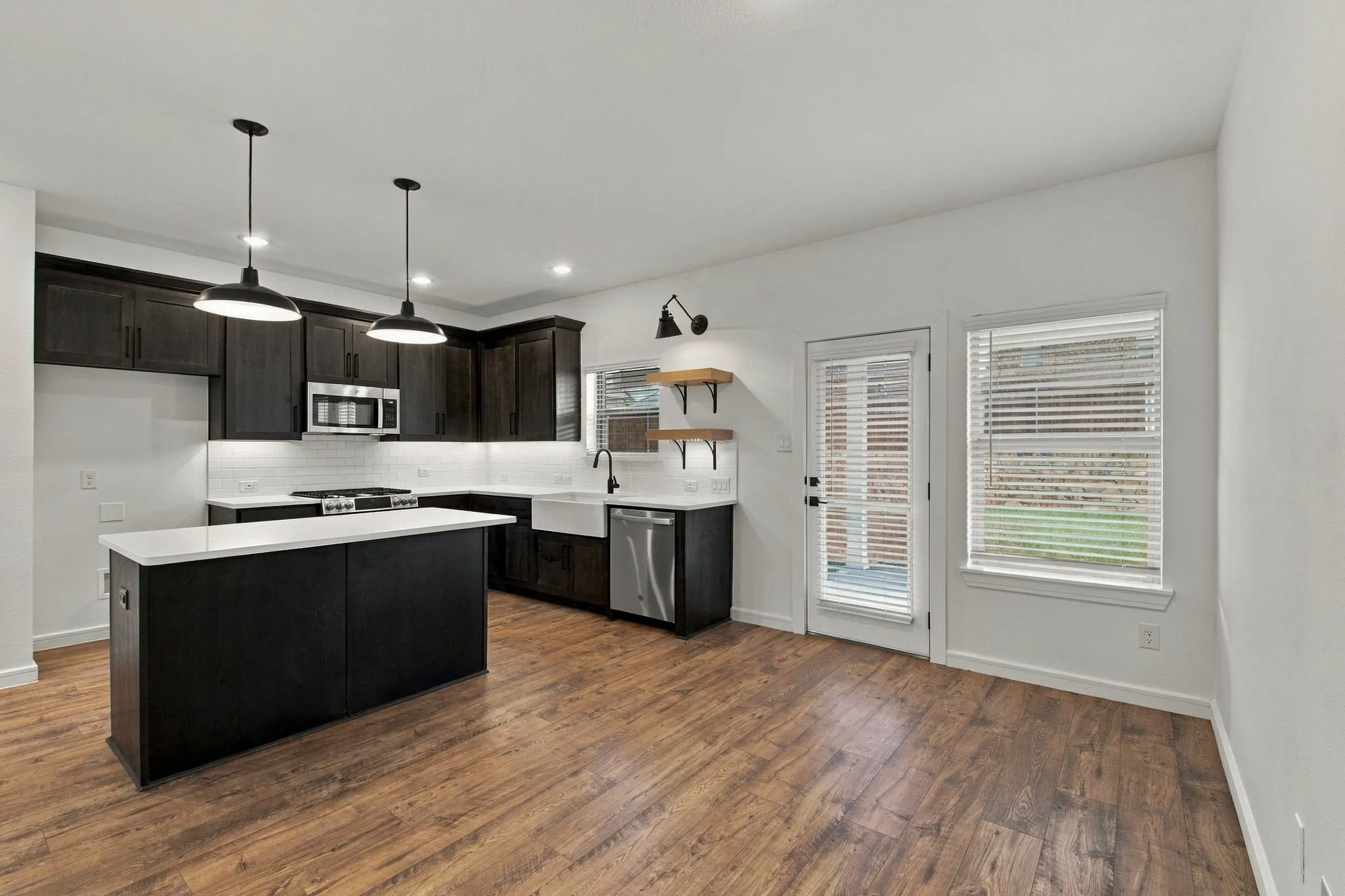 Single Family Residence For Sale in Grayson County , 604 Brook View Drive, Van Alstyne, Texas 75495, 3 Bedroom, 3 Bathroom, 2 Garage spaces, 1,750 Sqft, built in 2024, mls#21400594, Real Estate Agent in Van Alstyne, Homes For Sale in Grayson county, Homes For Sale in Van Alstyne, Realtor in Van Alstyne Texas, Real Estate Brokerage Independent Realty Texas, Luminita Cordes Realtor