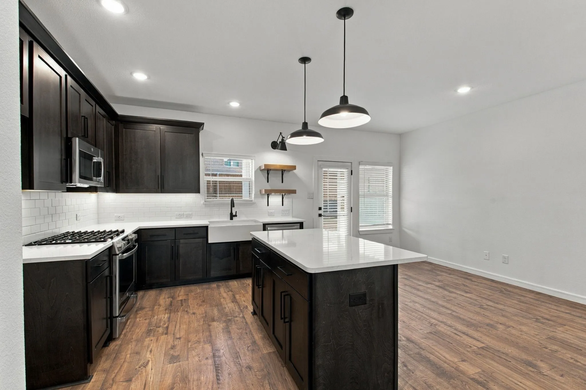 Single Family Residence For Sale in Grayson County , 604 Brook View Drive, Van Alstyne, Texas 75495, 3 Bedroom, 3 Bathroom, 2 Garage spaces, 1,750 Sqft, built in 2024, mls#21400594, Real Estate Agent in Van Alstyne, Homes For Sale in Grayson county, Homes For Sale in Van Alstyne, Realtor in Van Alstyne Texas, Real Estate Brokerage Independent Realty Texas, Luminita Cordes Realtor