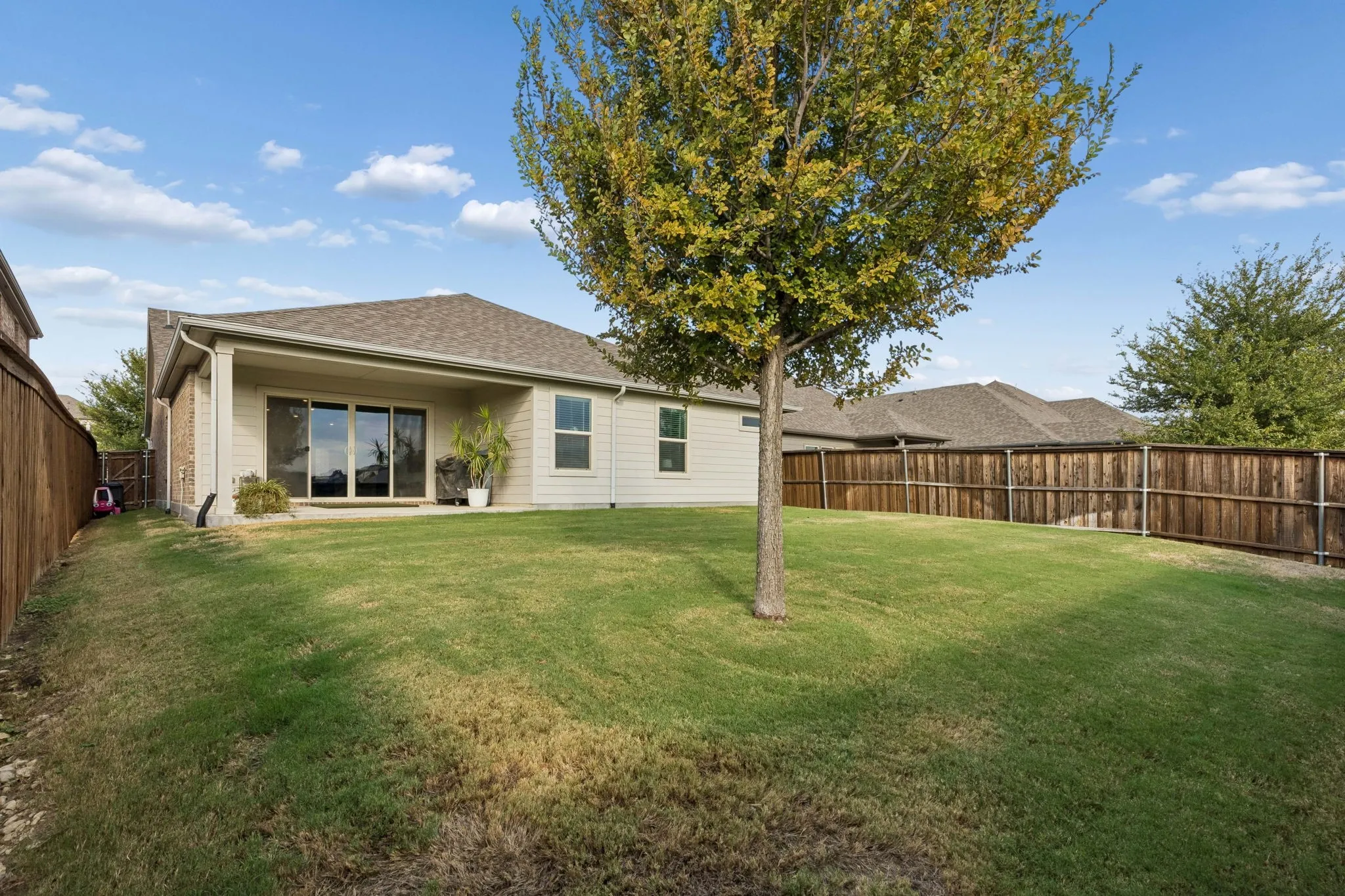 Single Family Residence For Sale in Tarrant County , 5549 Cypress Willow Bend, Fort Worth, Texas 76126, 3 Bedroom, 2 Bathroom, 2 Garage spaces, 1,813 Sqft, built in 2020, mls#21400609, Real Estate Agent in Fort Worth, Homes For Sale in Tarrant county, Homes For Sale in Fort Worth, Realtor in Fort Worth Texas, Real Estate Brokerage Independent Realty Texas, Luminita Cordes Realtor