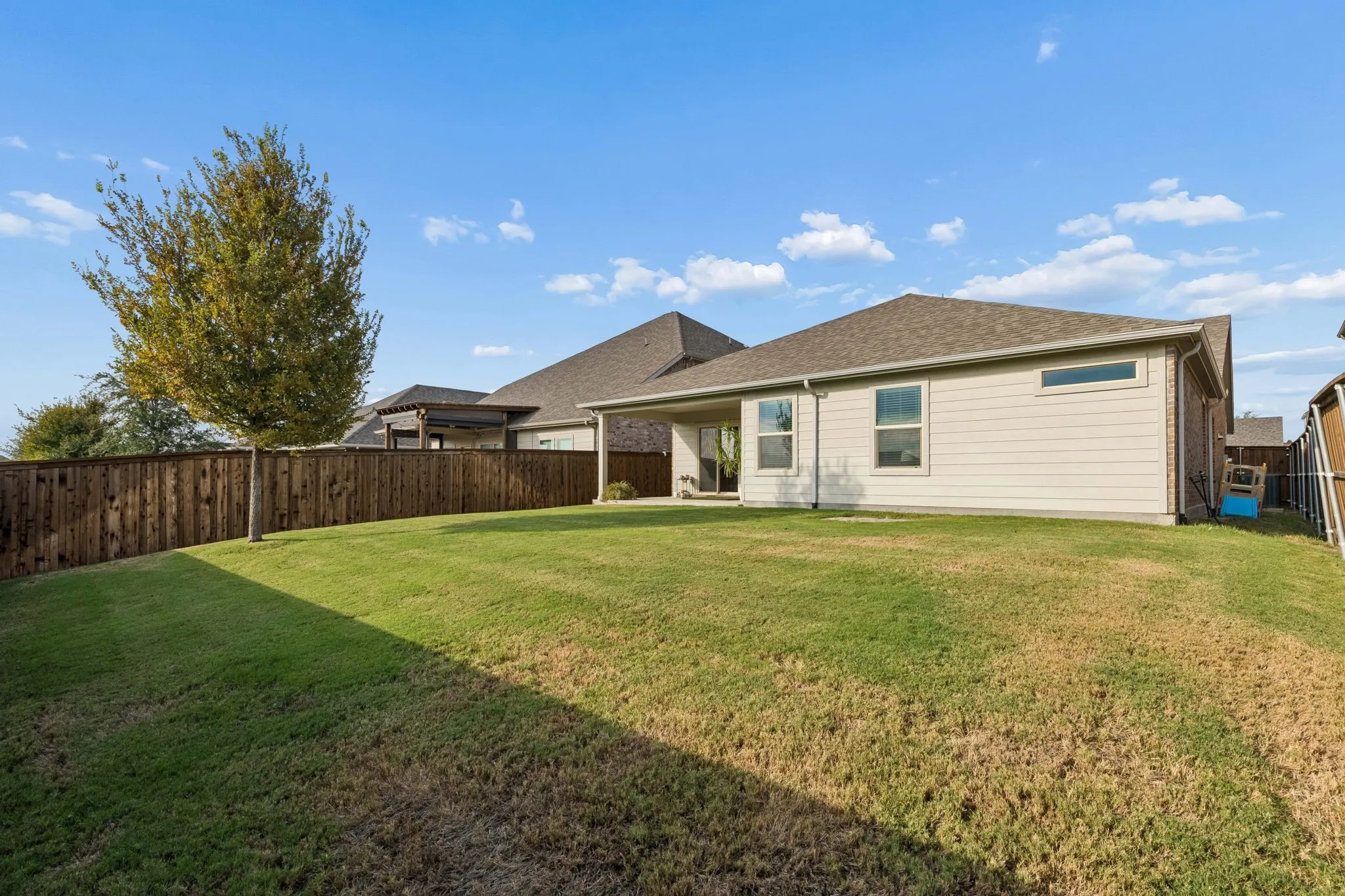 Single Family Residence For Sale in Tarrant County , 5549 Cypress Willow Bend, Fort Worth, Texas 76126, 3 Bedroom, 2 Bathroom, 2 Garage spaces, 1,813 Sqft, built in 2020, mls#21400609, Real Estate Agent in Fort Worth, Homes For Sale in Tarrant county, Homes For Sale in Fort Worth, Realtor in Fort Worth Texas, Real Estate Brokerage Independent Realty Texas, Luminita Cordes Realtor