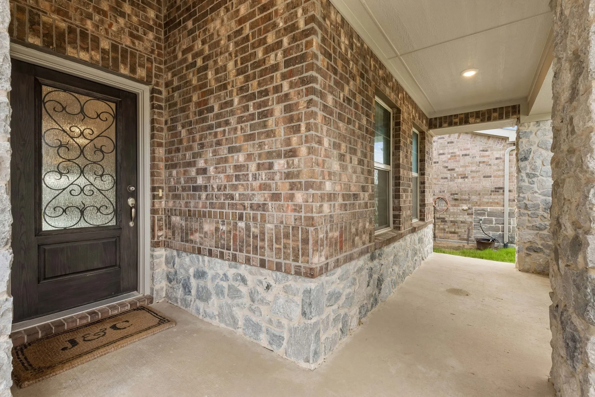 Single Family Residence For Sale in Tarrant County , 5549 Cypress Willow Bend, Fort Worth, Texas 76126, 3 Bedroom, 2 Bathroom, 2 Garage spaces, 1,813 Sqft, built in 2020, mls#21400609, Real Estate Agent in Fort Worth, Homes For Sale in Tarrant county, Homes For Sale in Fort Worth, Realtor in Fort Worth Texas, Real Estate Brokerage Independent Realty Texas, Luminita Cordes Realtor