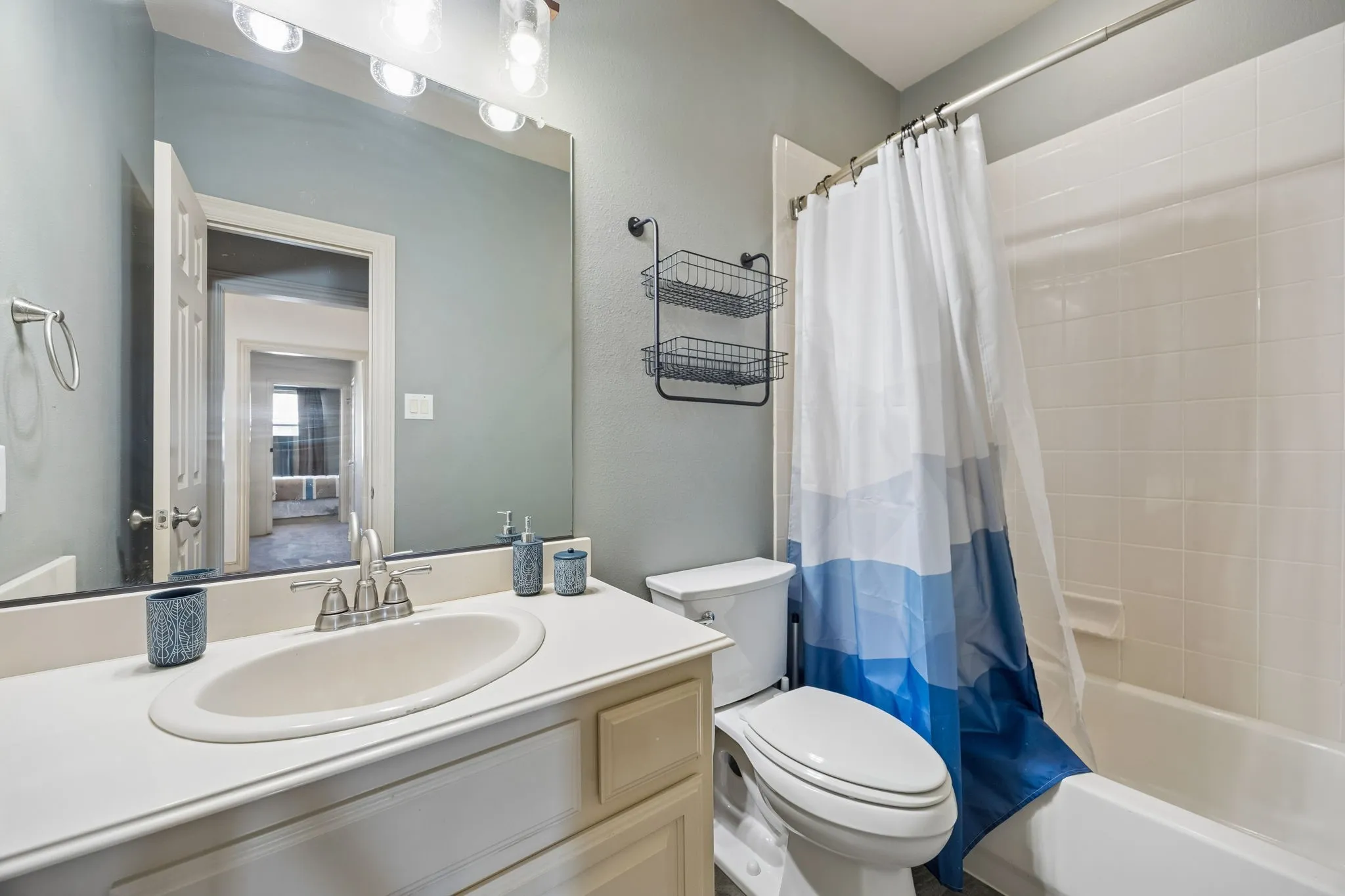 Full bath on the 2nd level