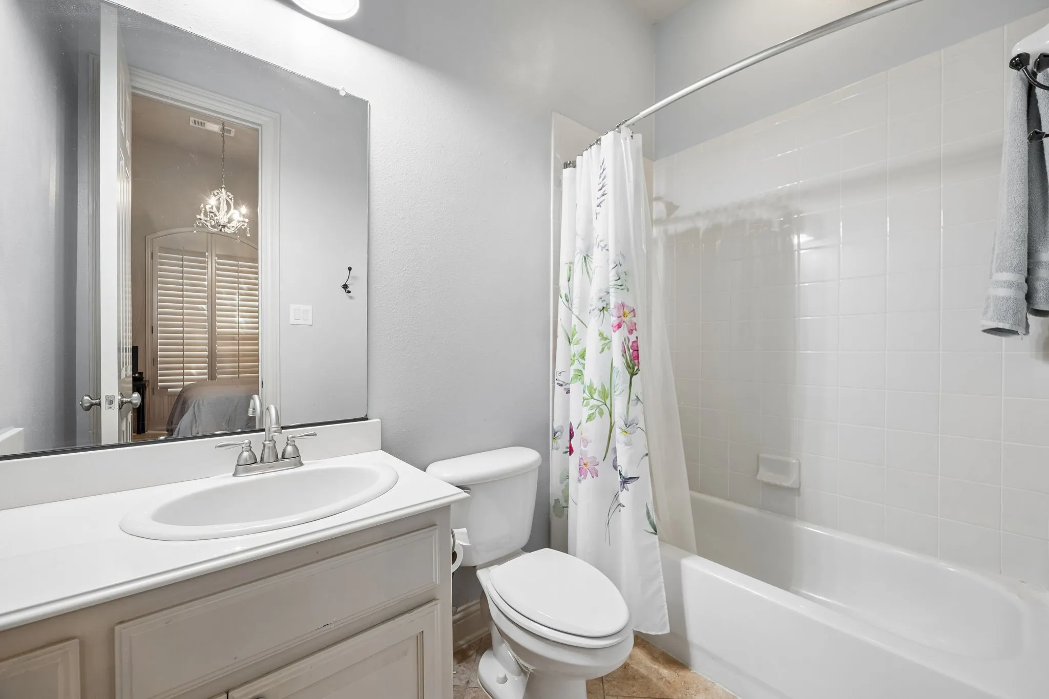 1st floor bedroom ensuite full bath