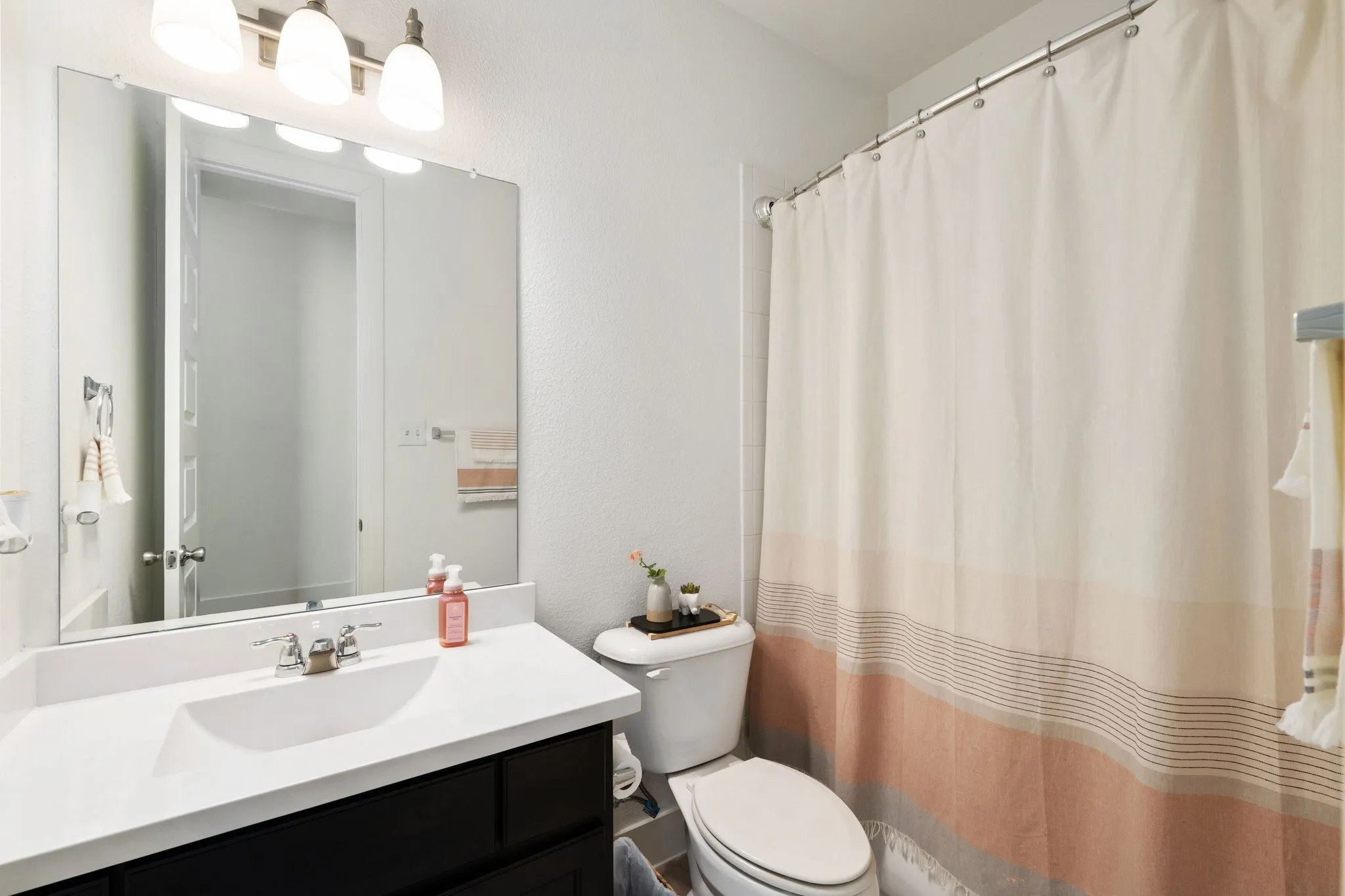 Single Family Residence For Rent in Rockwall County , 1913 Recioto Drive, Mclendon Chisholm, Texas 75032, 4 Bedroom, 3 Bathroom, 2 Garage spaces, 2,068 Sqft, built in 2019, mls#21400613, Real Estate Agent in Mclendon Chisholm, Homes For Rent in Rockwall county, Homes For Rent in Mclendon Chisholm, Realtor in Mclendon Chisholm Texas, Real Estate Brokerage Independent Realty Texas, Luminita Cordes Realtor
