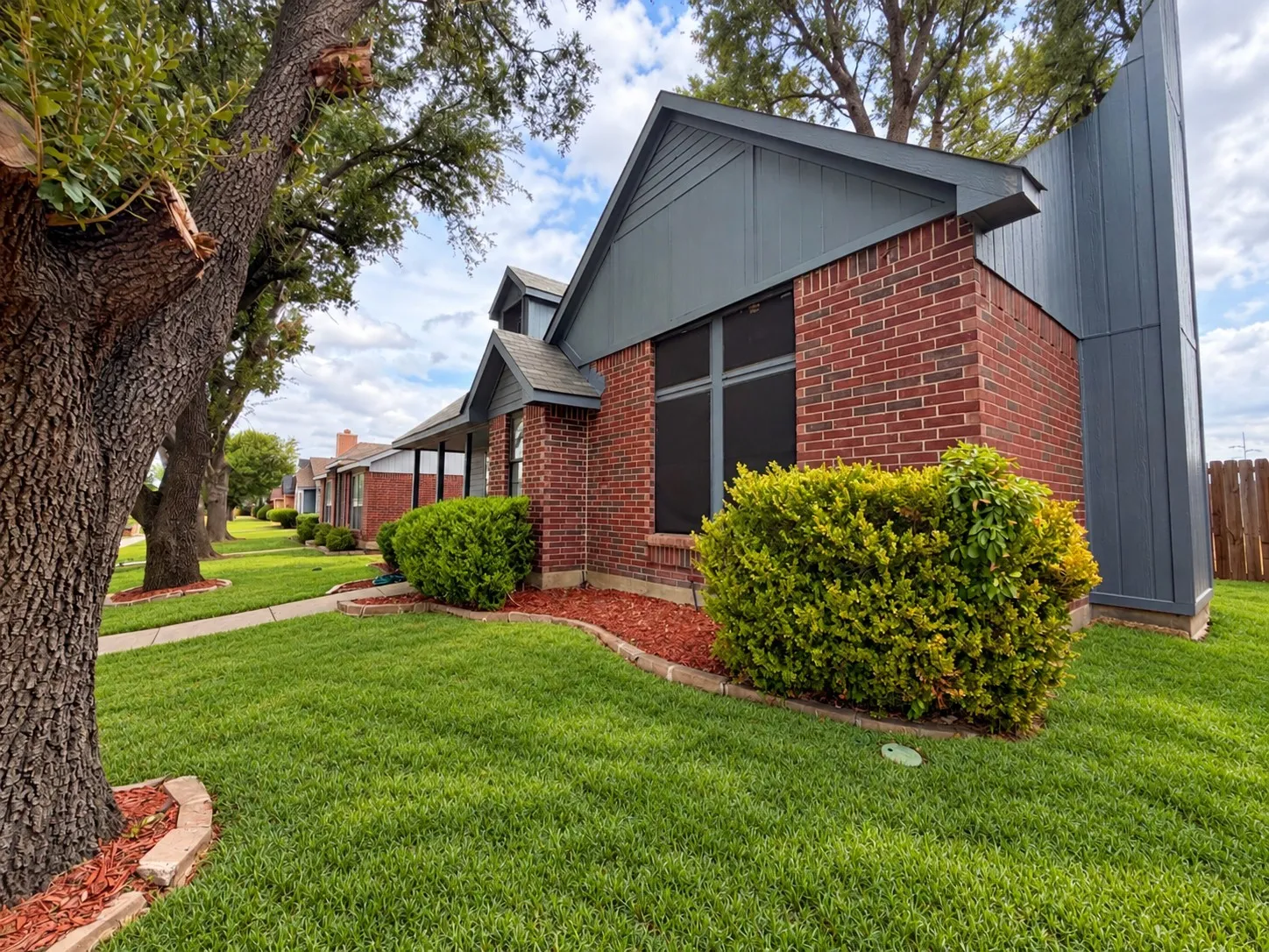 Single Family Residence For Sale in Dallas County , 4028 O B Crowe Drive, Dallas, Texas 75227, 4 Bedroom, 2 Bathroom, 2 Garage spaces, 1,712 Sqft, built in 1988, mls#21400619, Real Estate Agent in Dallas, Homes For Sale in Dallas county, Homes For Sale in Dallas, Realtor in Dallas Texas, Real Estate Brokerage Independent Realty Texas, Luminita Cordes Realtor