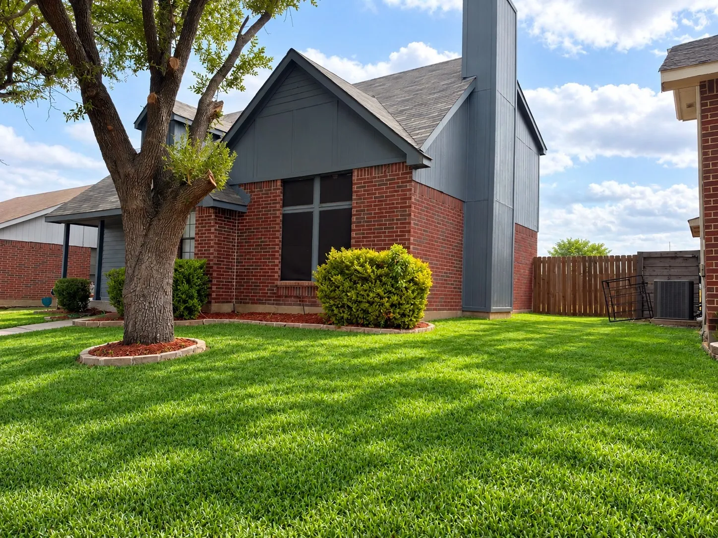 Single Family Residence For Sale in Dallas County , 4028 O B Crowe Drive, Dallas, Texas 75227, 4 Bedroom, 2 Bathroom, 2 Garage spaces, 1,712 Sqft, built in 1988, mls#21400619, Real Estate Agent in Dallas, Homes For Sale in Dallas county, Homes For Sale in Dallas, Realtor in Dallas Texas, Real Estate Brokerage Independent Realty Texas, Luminita Cordes Realtor