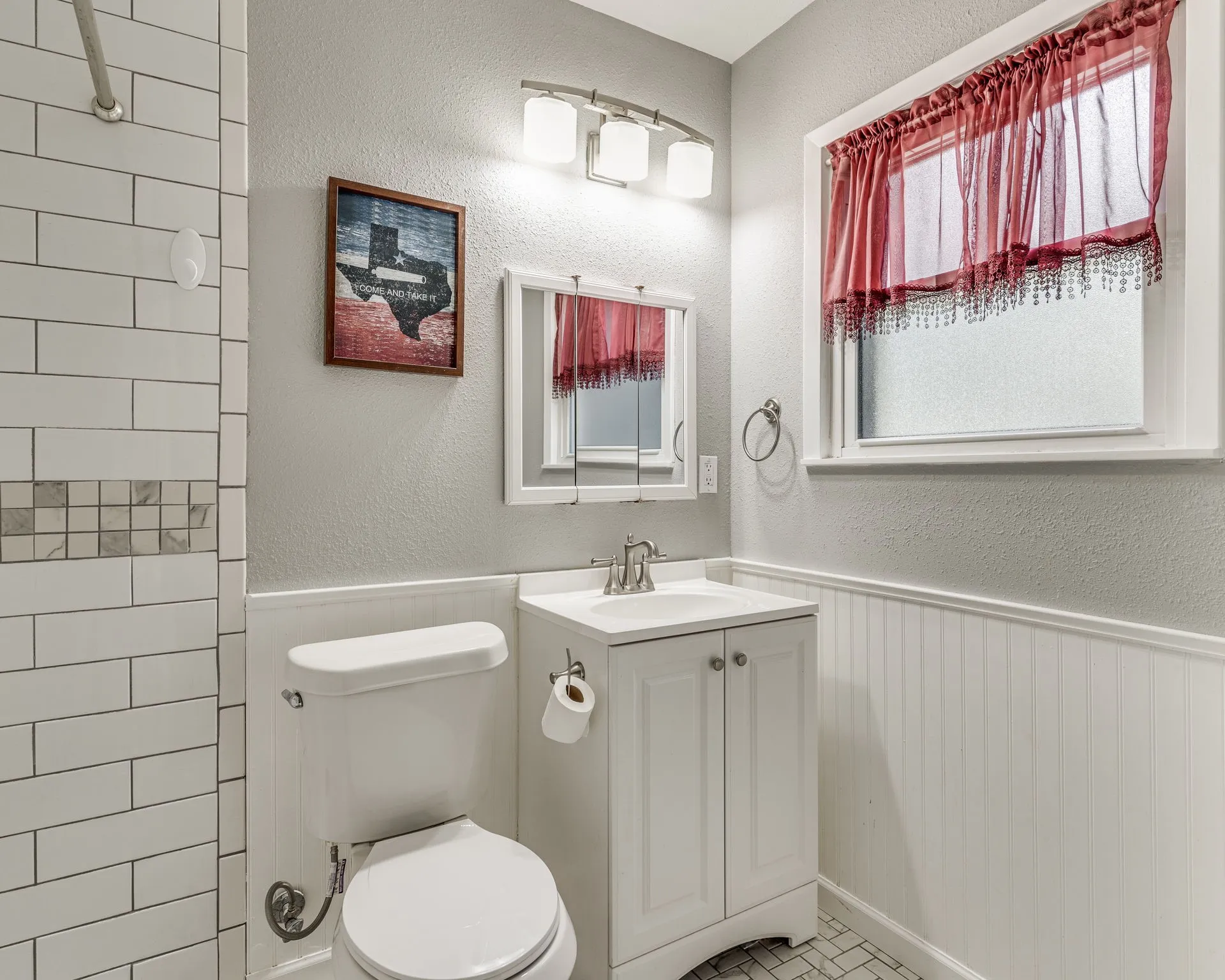 Single Family Residence For Rent in Johnson County , 1108 Chester Street, Cleburne, Texas 76033, 3 Bedroom, 2 Bathroom, Garage spaces, 1,292 Sqft, built in 1961, mls#21400625, Real Estate Agent in Cleburne, Homes For Rent in Johnson county, Homes For Rent in Cleburne, Realtor in Cleburne Texas, Real Estate Brokerage Independent Realty Texas, Luminita Cordes Realtor