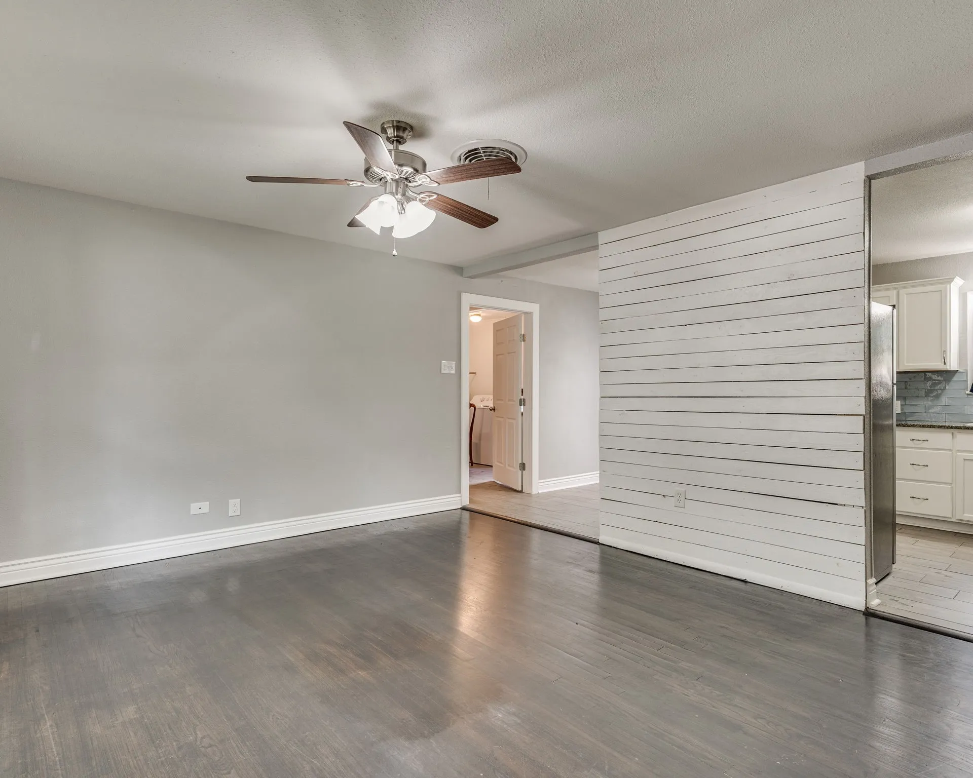 Single Family Residence For Rent in Johnson County , 1108 Chester Street, Cleburne, Texas 76033, 3 Bedroom, 2 Bathroom, Garage spaces, 1,292 Sqft, built in 1961, mls#21400625, Real Estate Agent in Cleburne, Homes For Rent in Johnson county, Homes For Rent in Cleburne, Realtor in Cleburne Texas, Real Estate Brokerage Independent Realty Texas, Luminita Cordes Realtor