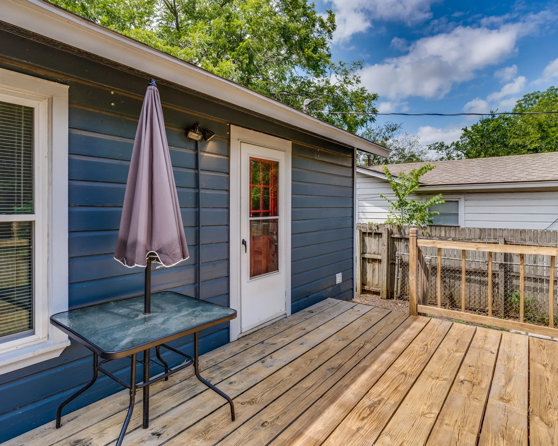 Single Family Residence For Rent in Johnson County , 1108 Chester Street, Cleburne, Texas 76033, 3 Bedroom, 2 Bathroom, Garage spaces, 1,292 Sqft, built in 1961, mls#21400625, Real Estate Agent in Cleburne, Homes For Rent in Johnson county, Homes For Rent in Cleburne, Realtor in Cleburne Texas, Real Estate Brokerage Independent Realty Texas, Luminita Cordes Realtor