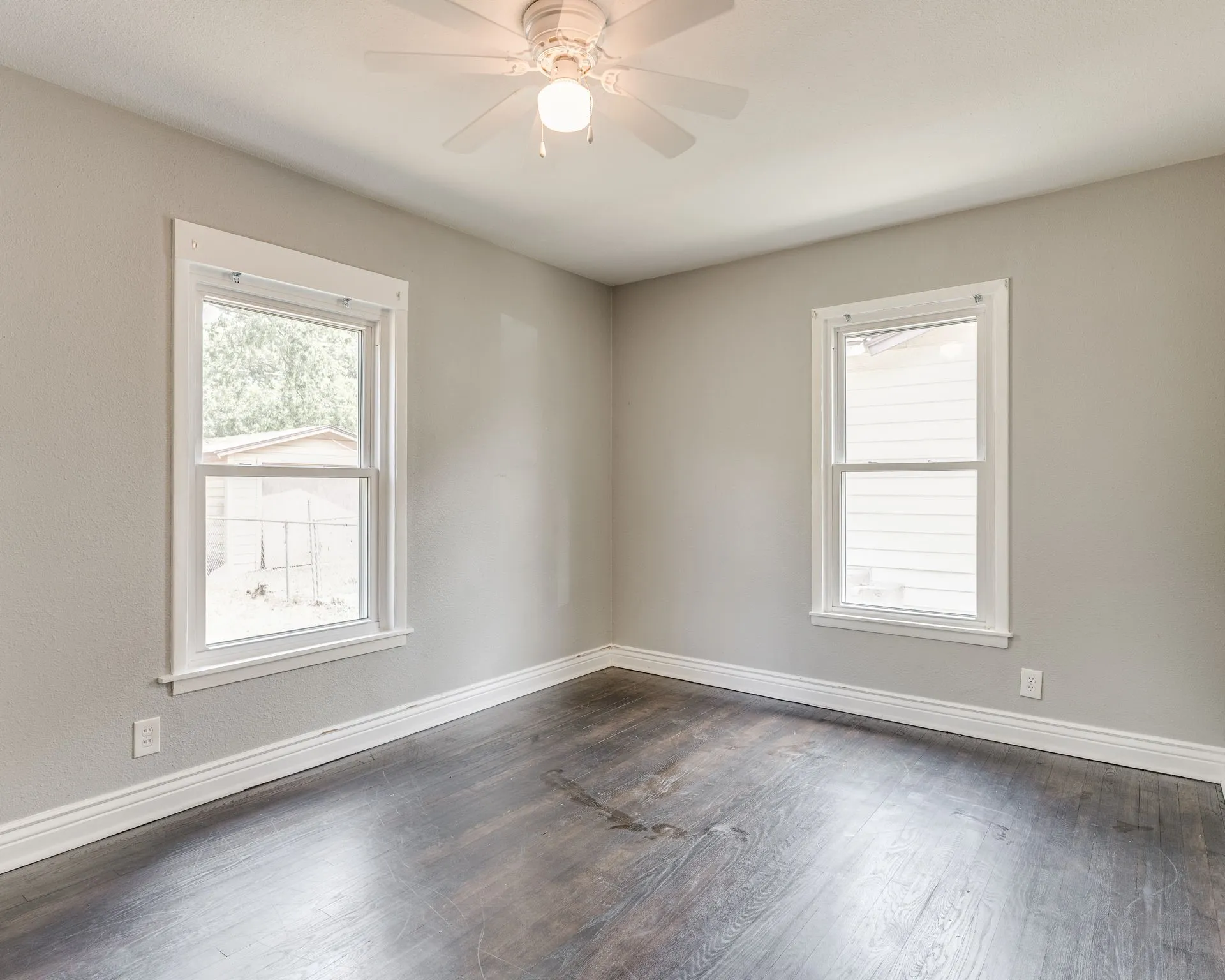 Single Family Residence For Rent in Johnson County , 1108 Chester Street, Cleburne, Texas 76033, 3 Bedroom, 2 Bathroom, Garage spaces, 1,292 Sqft, built in 1961, mls#21400625, Real Estate Agent in Cleburne, Homes For Rent in Johnson county, Homes For Rent in Cleburne, Realtor in Cleburne Texas, Real Estate Brokerage Independent Realty Texas, Luminita Cordes Realtor