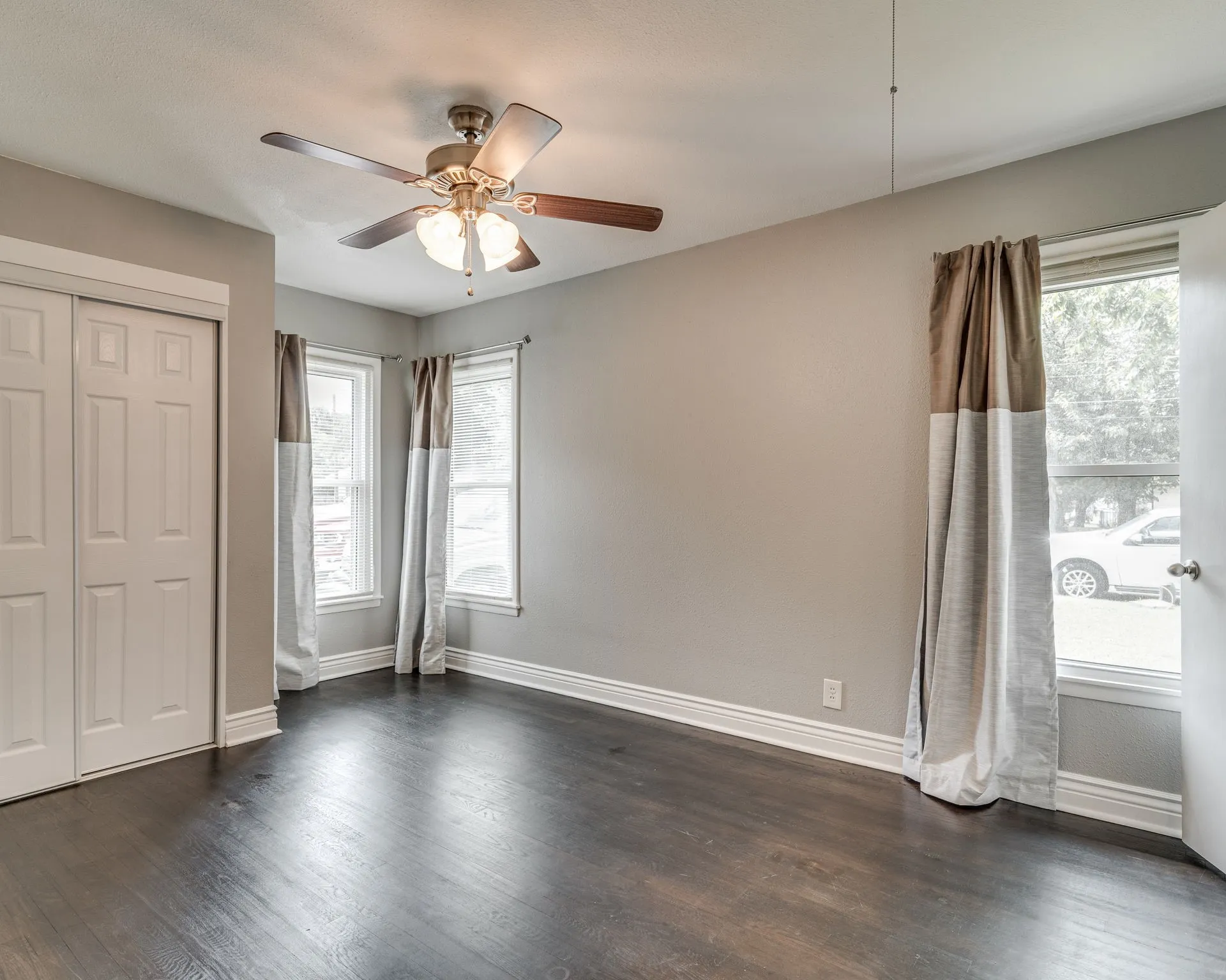 Single Family Residence For Rent in Johnson County , 1108 Chester Street, Cleburne, Texas 76033, 3 Bedroom, 2 Bathroom, Garage spaces, 1,292 Sqft, built in 1961, mls#21400625, Real Estate Agent in Cleburne, Homes For Rent in Johnson county, Homes For Rent in Cleburne, Realtor in Cleburne Texas, Real Estate Brokerage Independent Realty Texas, Luminita Cordes Realtor
