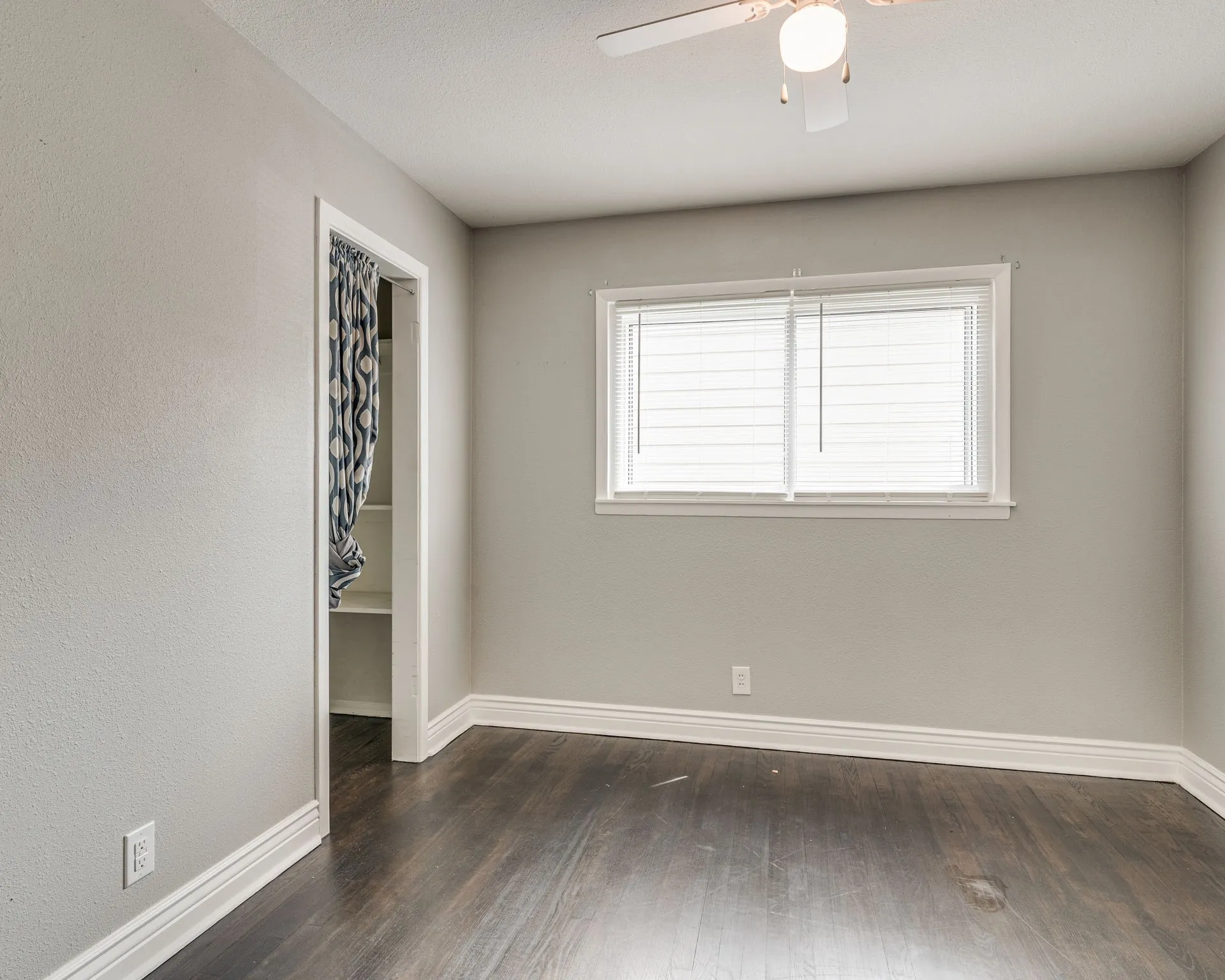 Single Family Residence For Rent in Johnson County , 1108 Chester Street, Cleburne, Texas 76033, 3 Bedroom, 2 Bathroom, Garage spaces, 1,292 Sqft, built in 1961, mls#21400625, Real Estate Agent in Cleburne, Homes For Rent in Johnson county, Homes For Rent in Cleburne, Realtor in Cleburne Texas, Real Estate Brokerage Independent Realty Texas, Luminita Cordes Realtor