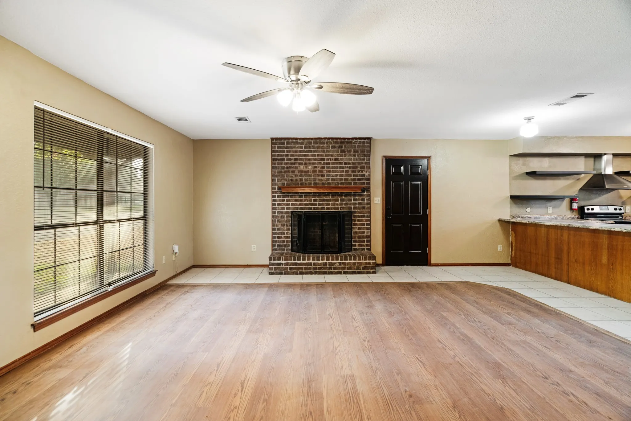Single Family Residence For Sale in Lamar County , 1715 Fairfax Street, Paris, Texas 75460, 3 Bedroom, 2 Bathroom, Garage spaces, 1,602 Sqft, built in 1985, mls#21400295, Real Estate Agent in Paris, Homes For Sale in Lamar county, Homes For Sale in Paris, Realtor in Paris Texas, Real Estate Brokerage Independent Realty Texas, Luminita Cordes Realtor
