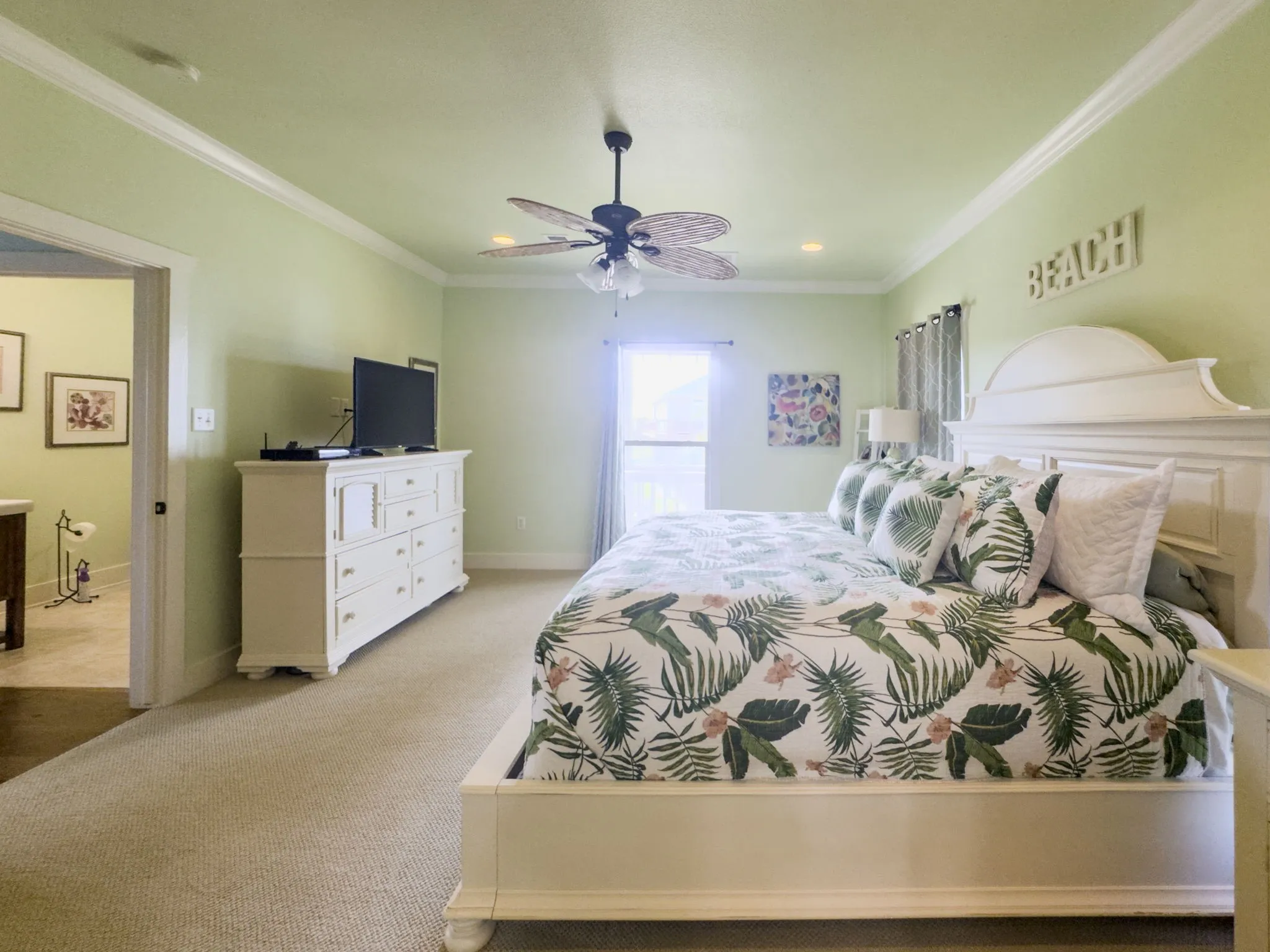Carpeted flooring with crown molding and recessed lighting