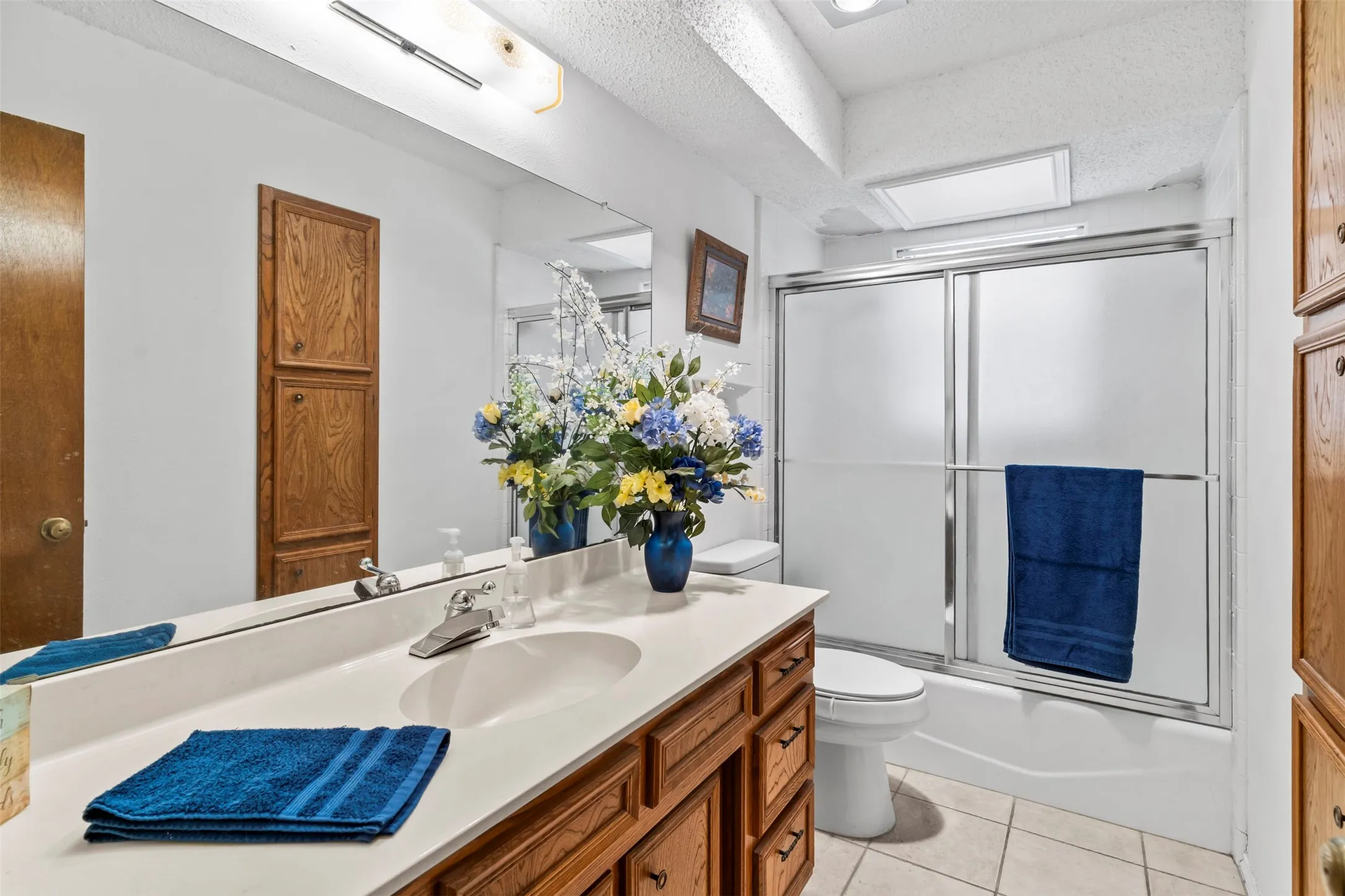 Single Family Residence For Sale in Denton County , 3212 Dunes Street, Denton, Texas 76209, 3 Bedroom, 2 Bathroom, 2 Garage spaces, 1,966 Sqft, built in 1982, mls#21400635, Real Estate Agent in Denton, Homes For Sale in Denton county, Homes For Sale in Denton, Realtor in Denton Texas, Real Estate Brokerage Independent Realty Texas, Luminita Cordes Realtor