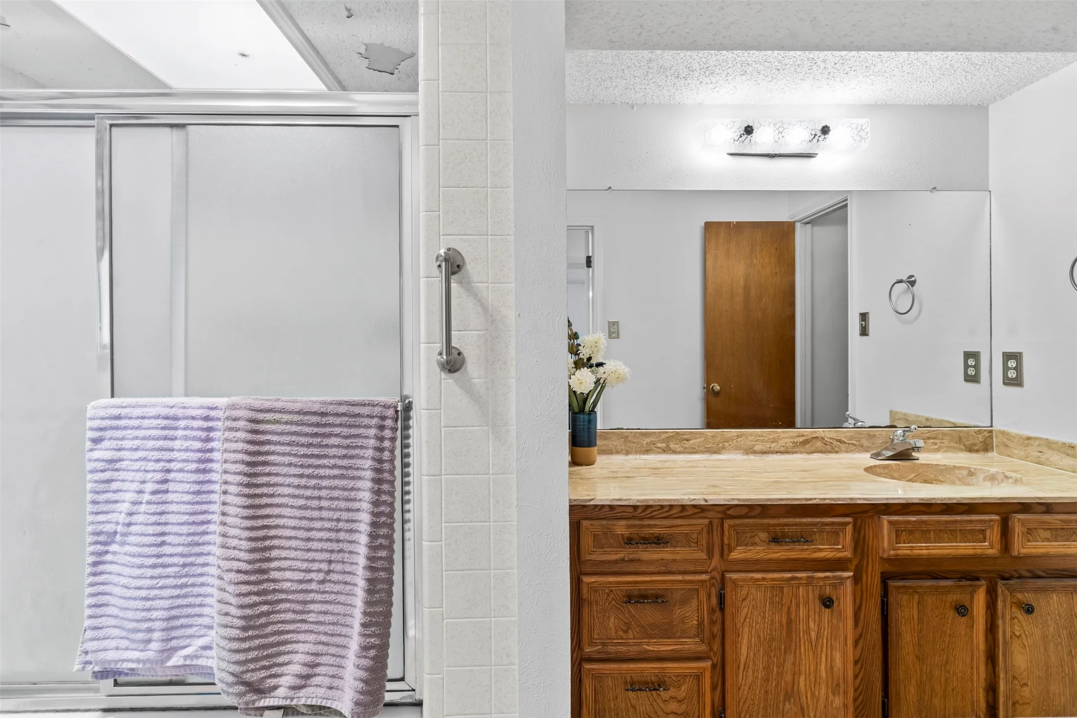 Single Family Residence For Sale in Denton County , 3212 Dunes Street, Denton, Texas 76209, 3 Bedroom, 2 Bathroom, 2 Garage spaces, 1,966 Sqft, built in 1982, mls#21400635, Real Estate Agent in Denton, Homes For Sale in Denton county, Homes For Sale in Denton, Realtor in Denton Texas, Real Estate Brokerage Independent Realty Texas, Luminita Cordes Realtor