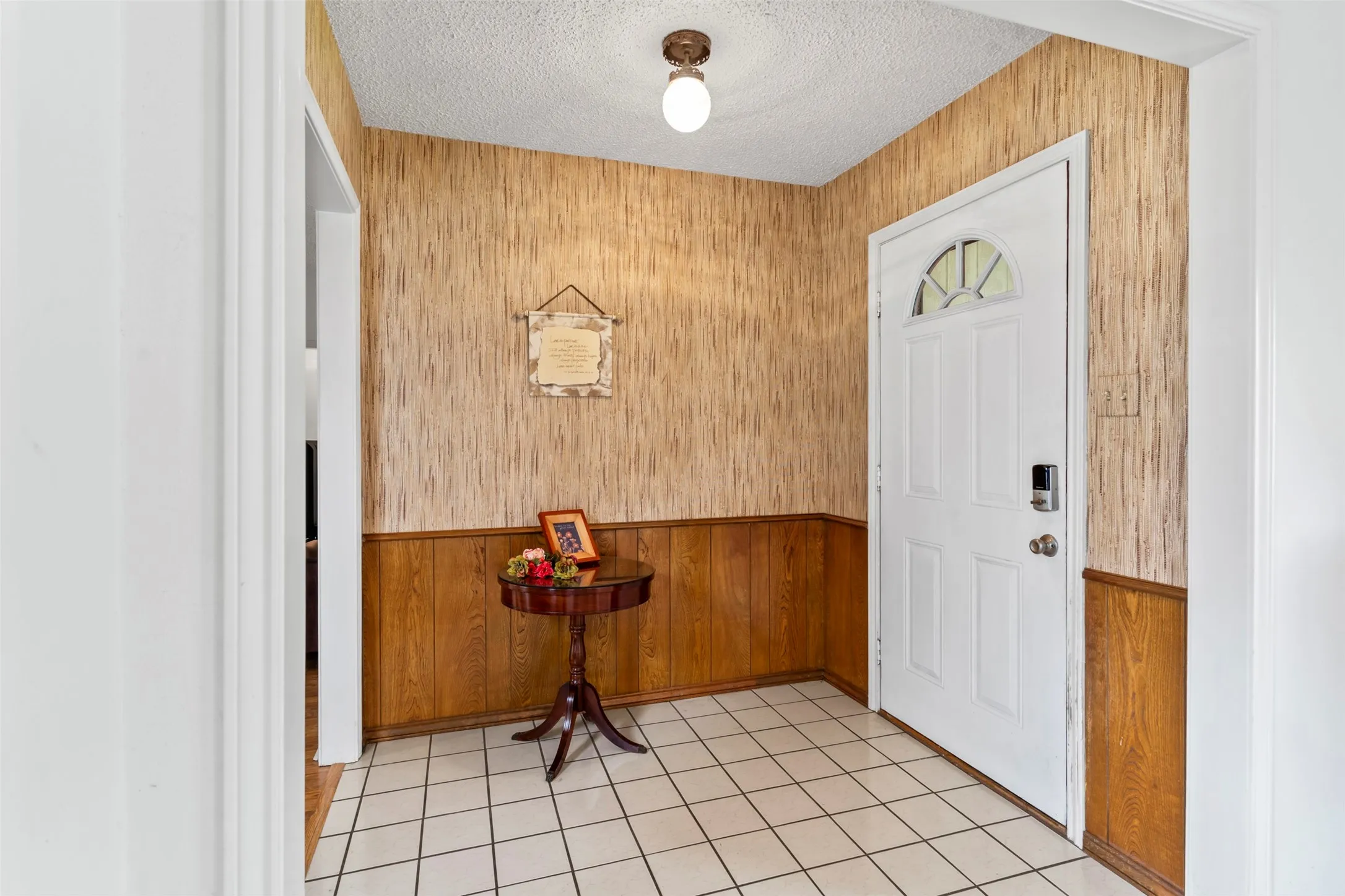 Single Family Residence For Sale in Denton County , 3212 Dunes Street, Denton, Texas 76209, 3 Bedroom, 2 Bathroom, 2 Garage spaces, 1,966 Sqft, built in 1982, mls#21400635, Real Estate Agent in Denton, Homes For Sale in Denton county, Homes For Sale in Denton, Realtor in Denton Texas, Real Estate Brokerage Independent Realty Texas, Luminita Cordes Realtor