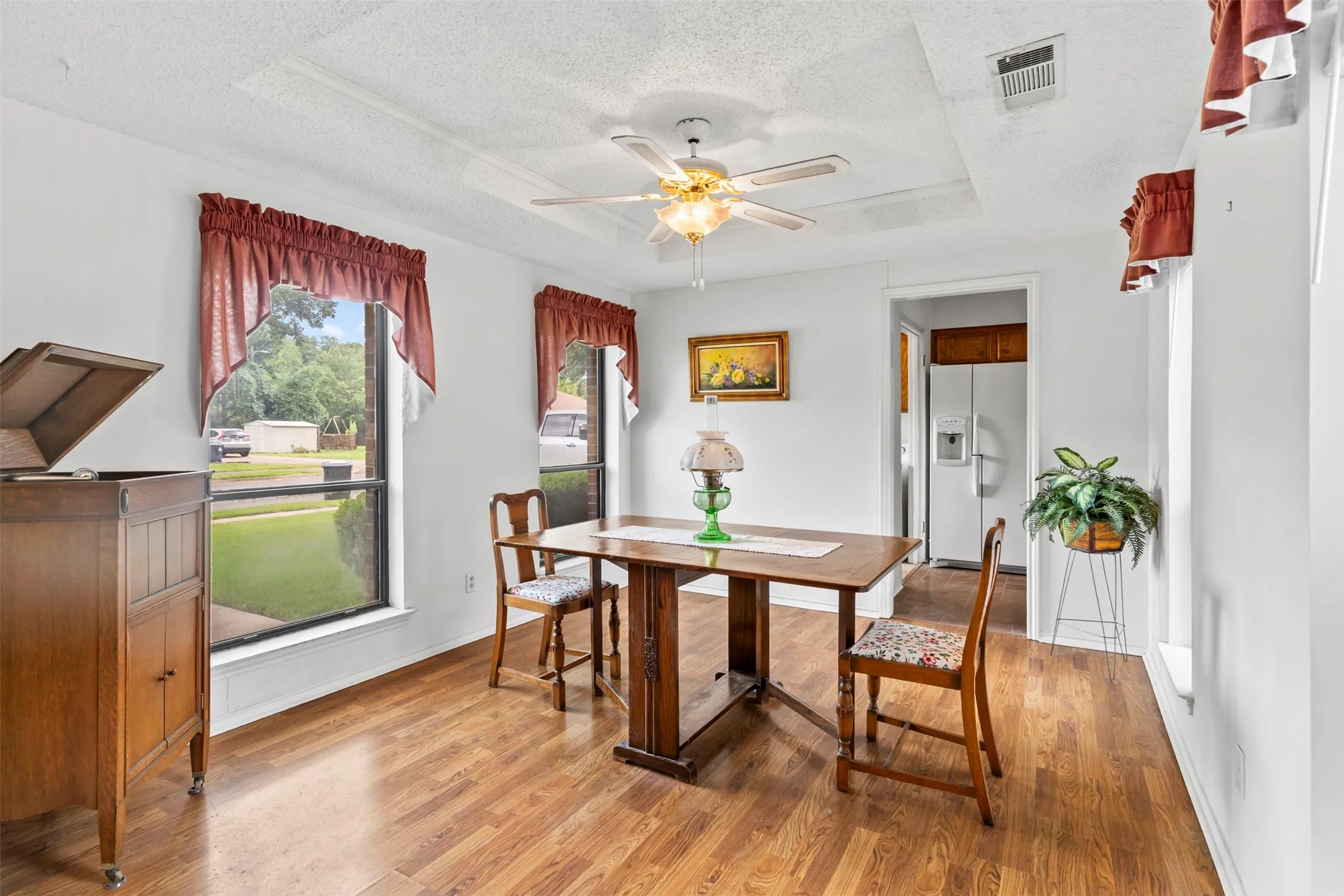 Single Family Residence For Sale in Denton County , 3212 Dunes Street, Denton, Texas 76209, 3 Bedroom, 2 Bathroom, 2 Garage spaces, 1,966 Sqft, built in 1982, mls#21400635, Real Estate Agent in Denton, Homes For Sale in Denton county, Homes For Sale in Denton, Realtor in Denton Texas, Real Estate Brokerage Independent Realty Texas, Luminita Cordes Realtor