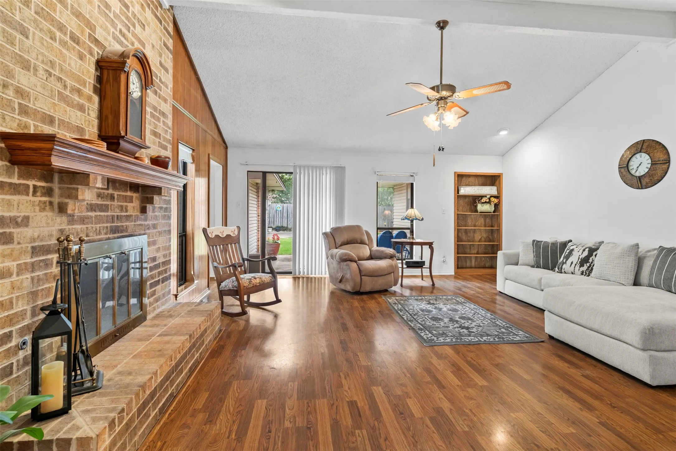 Single Family Residence For Sale in Denton County , 3212 Dunes Street, Denton, Texas 76209, 3 Bedroom, 2 Bathroom, 2 Garage spaces, 1,966 Sqft, built in 1982, mls#21400635, Real Estate Agent in Denton, Homes For Sale in Denton county, Homes For Sale in Denton, Realtor in Denton Texas, Real Estate Brokerage Independent Realty Texas, Luminita Cordes Realtor