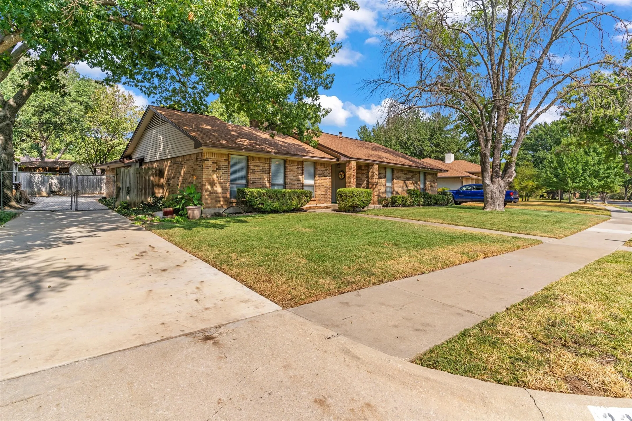 Single Family Residence For Sale in Denton County , 3212 Dunes Street, Denton, Texas 76209, 3 Bedroom, 2 Bathroom, 2 Garage spaces, 1,966 Sqft, built in 1982, mls#21400635, Real Estate Agent in Denton, Homes For Sale in Denton county, Homes For Sale in Denton, Realtor in Denton Texas, Real Estate Brokerage Independent Realty Texas, Luminita Cordes Realtor