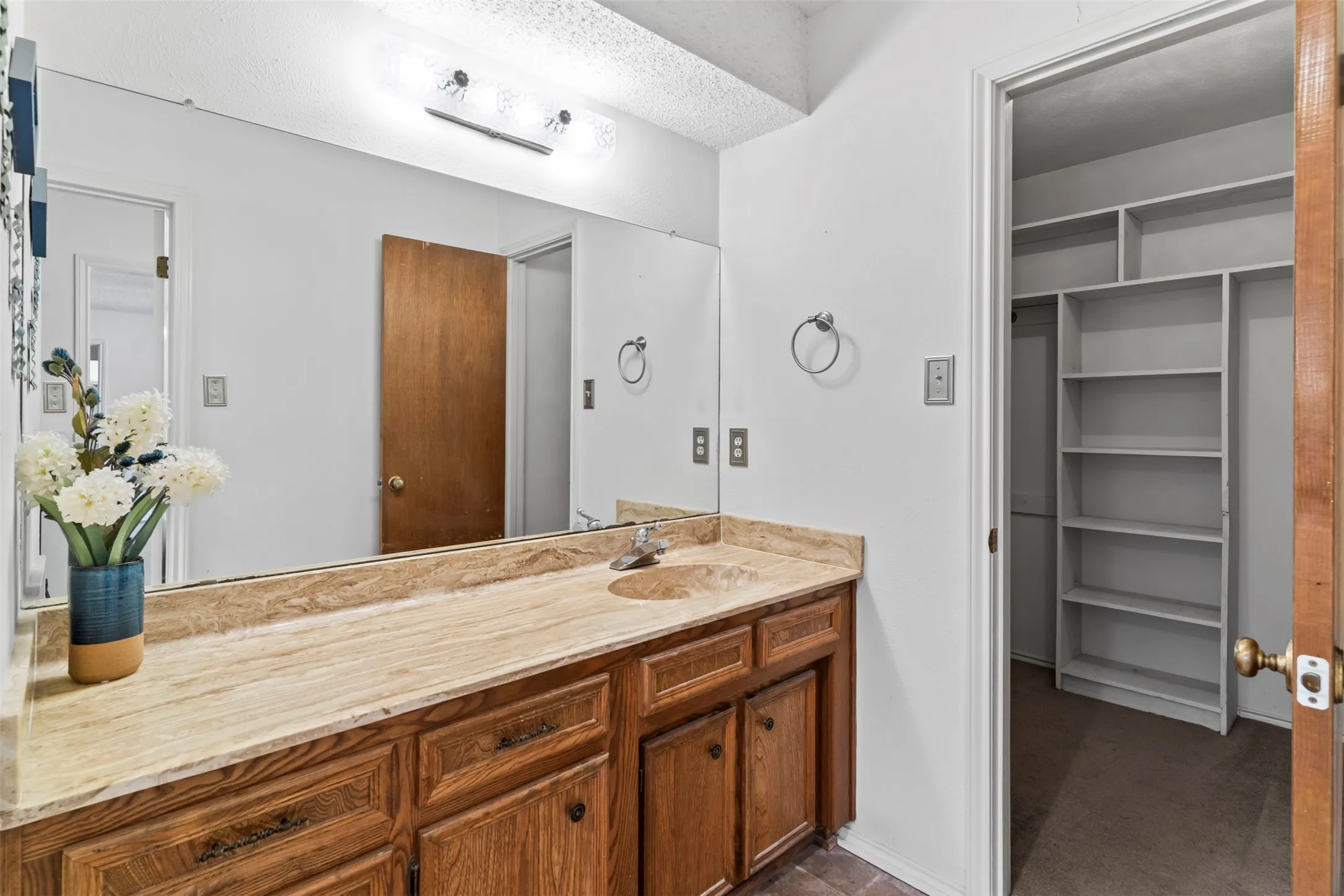 Single Family Residence For Sale in Denton County , 3212 Dunes Street, Denton, Texas 76209, 3 Bedroom, 2 Bathroom, 2 Garage spaces, 1,966 Sqft, built in 1982, mls#21400635, Real Estate Agent in Denton, Homes For Sale in Denton county, Homes For Sale in Denton, Realtor in Denton Texas, Real Estate Brokerage Independent Realty Texas, Luminita Cordes Realtor