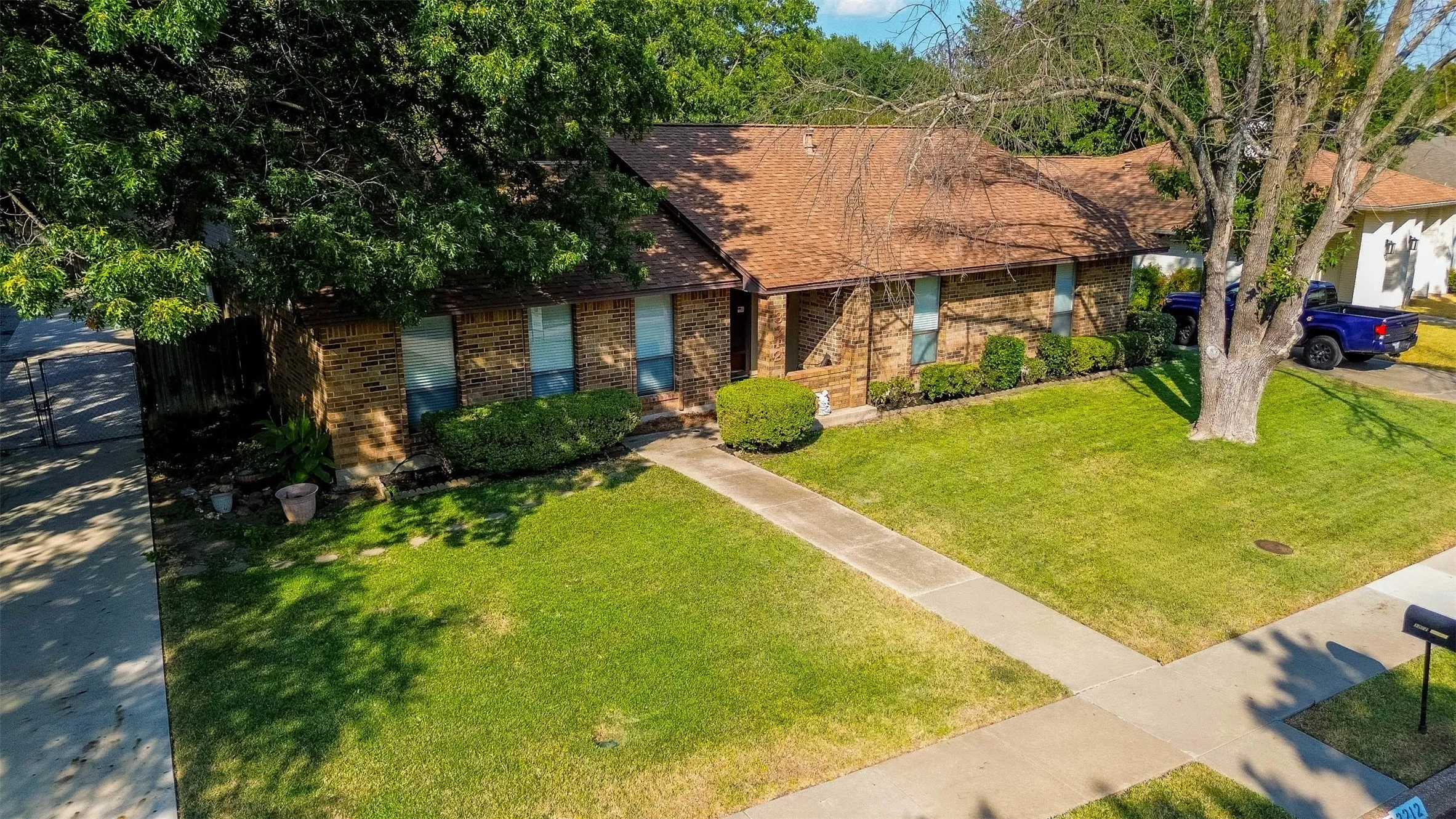 Single Family Residence For Sale in Denton County , 3212 Dunes Street, Denton, Texas 76209, 3 Bedroom, 2 Bathroom, 2 Garage spaces, 1,966 Sqft, built in 1982, mls#21400635, Real Estate Agent in Denton, Homes For Sale in Denton county, Homes For Sale in Denton, Realtor in Denton Texas, Real Estate Brokerage Independent Realty Texas, Luminita Cordes Realtor