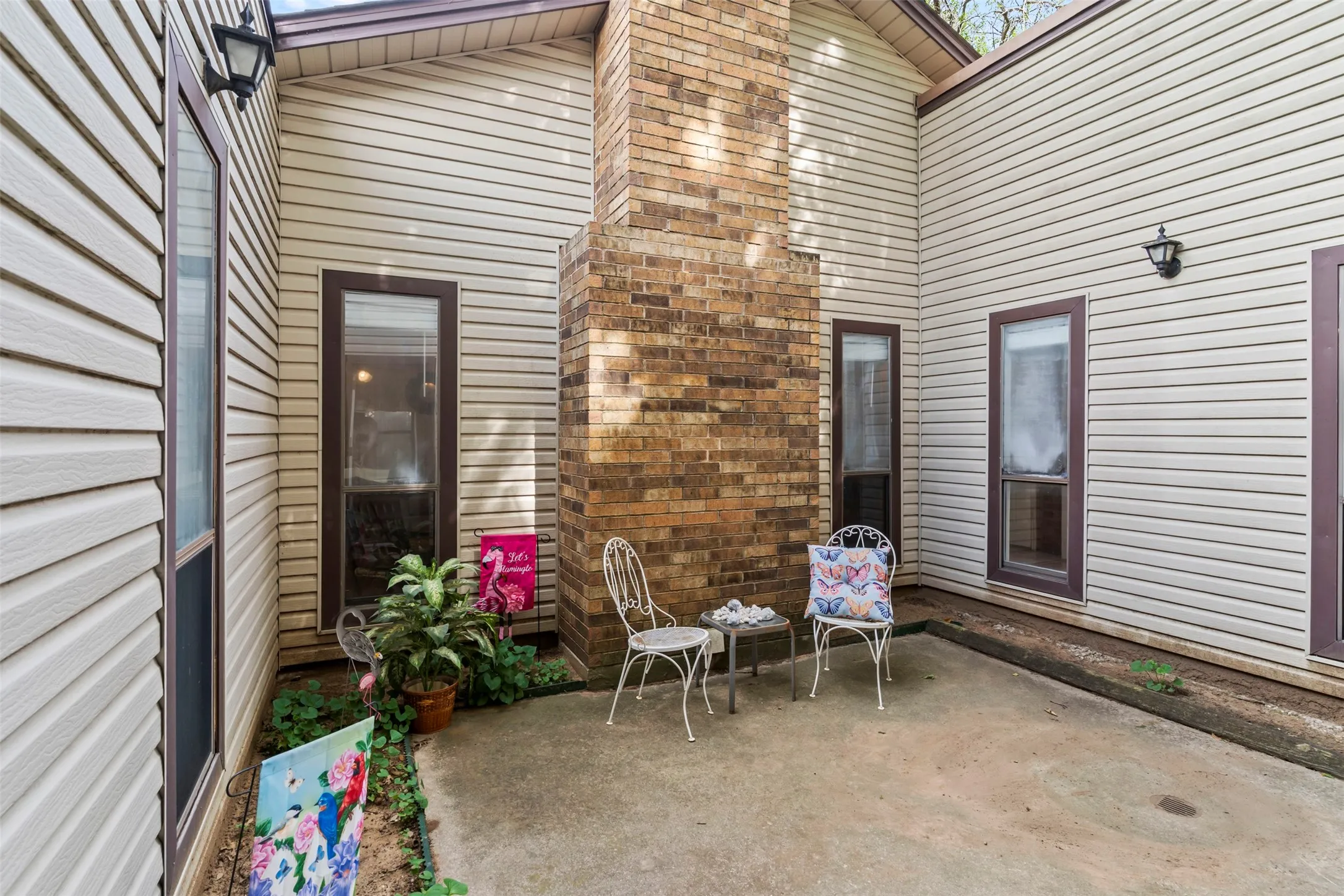 Single Family Residence For Sale in Denton County , 3212 Dunes Street, Denton, Texas 76209, 3 Bedroom, 2 Bathroom, 2 Garage spaces, 1,966 Sqft, built in 1982, mls#21400635, Real Estate Agent in Denton, Homes For Sale in Denton county, Homes For Sale in Denton, Realtor in Denton Texas, Real Estate Brokerage Independent Realty Texas, Luminita Cordes Realtor