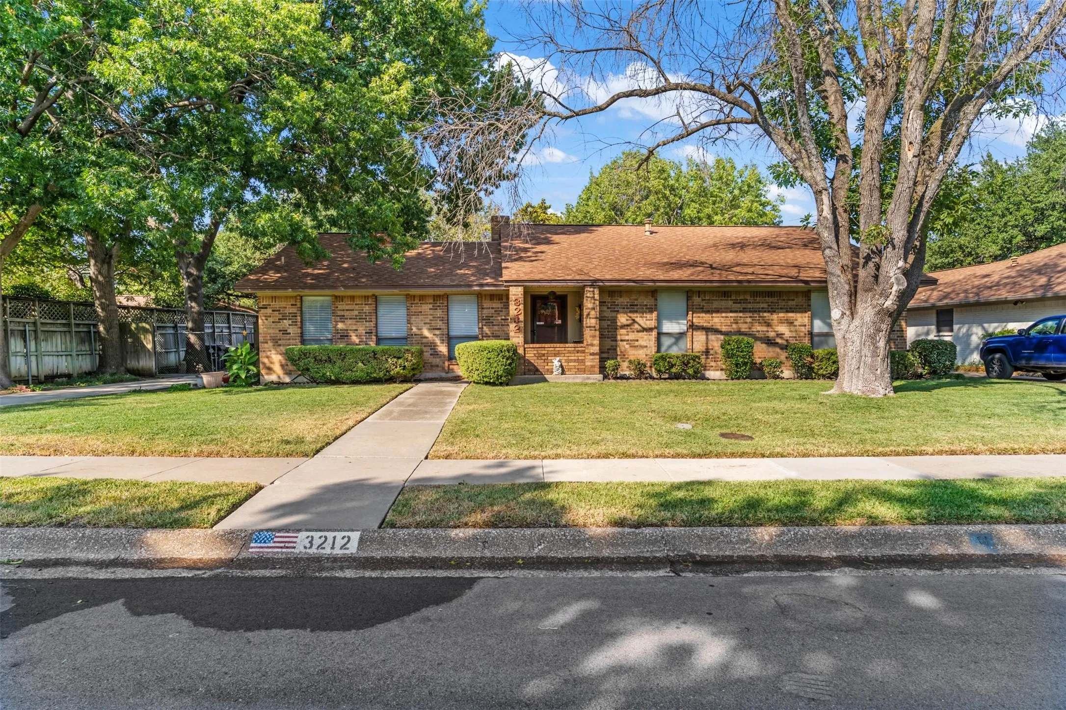 Single Family Residence For Sale in Denton County , 3212 Dunes Street, Denton, Texas 76209, 3 Bedroom, 2 Bathroom, 2 Garage spaces, 1,966 Sqft, built in 1982, mls#21400635, Real Estate Agent in Denton, Homes For Sale in Denton county, Homes For Sale in Denton, Realtor in Denton Texas, Real Estate Brokerage Independent Realty Texas, Luminita Cordes Realtor