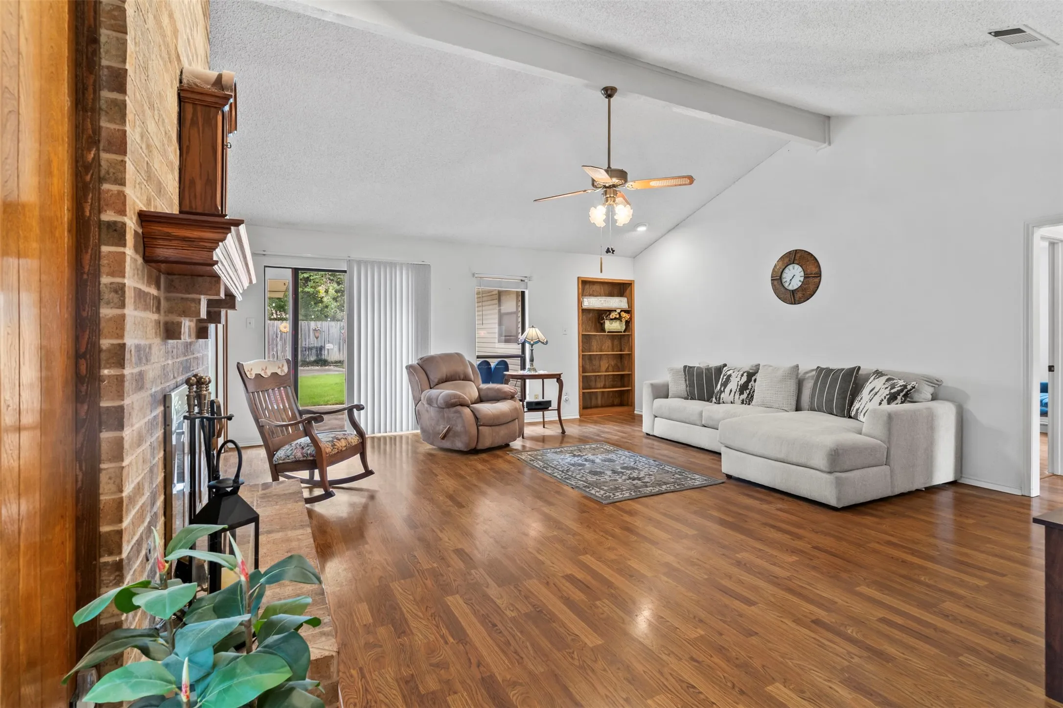 Single Family Residence For Sale in Denton County , 3212 Dunes Street, Denton, Texas 76209, 3 Bedroom, 2 Bathroom, 2 Garage spaces, 1,966 Sqft, built in 1982, mls#21400635, Real Estate Agent in Denton, Homes For Sale in Denton county, Homes For Sale in Denton, Realtor in Denton Texas, Real Estate Brokerage Independent Realty Texas, Luminita Cordes Realtor