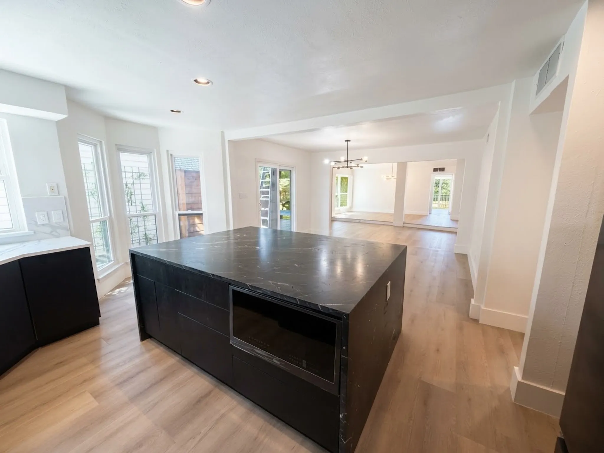 Single Family Residence For Rent in Dallas County , 820 Pavillion Street, Dallas, Texas 75204, 2 Bedroom, 3 Bathroom, 1 Garage spaces, 2,258 Sqft, built in 1980, mls#21397058, Real Estate Agent in Dallas, Homes For Rent in Dallas county, Homes For Rent in Dallas, Realtor in Dallas Texas, Real Estate Brokerage Independent Realty Texas, Luminita Cordes Realtor