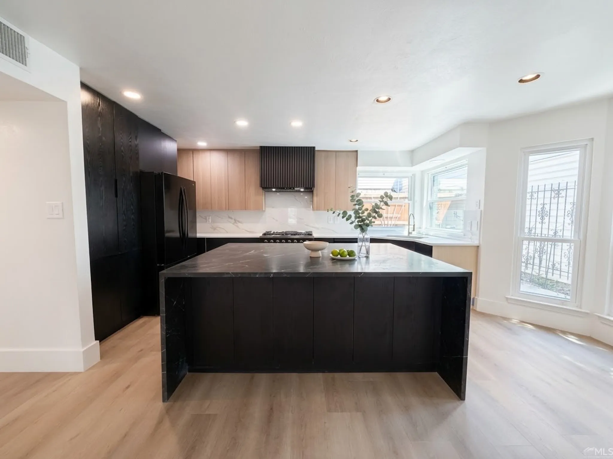 Single Family Residence For Rent in Dallas County , 820 Pavillion Street, Dallas, Texas 75204, 2 Bedroom, 3 Bathroom, 1 Garage spaces, 2,258 Sqft, built in 1980, mls#21397058, Real Estate Agent in Dallas, Homes For Rent in Dallas county, Homes For Rent in Dallas, Realtor in Dallas Texas, Real Estate Brokerage Independent Realty Texas, Luminita Cordes Realtor