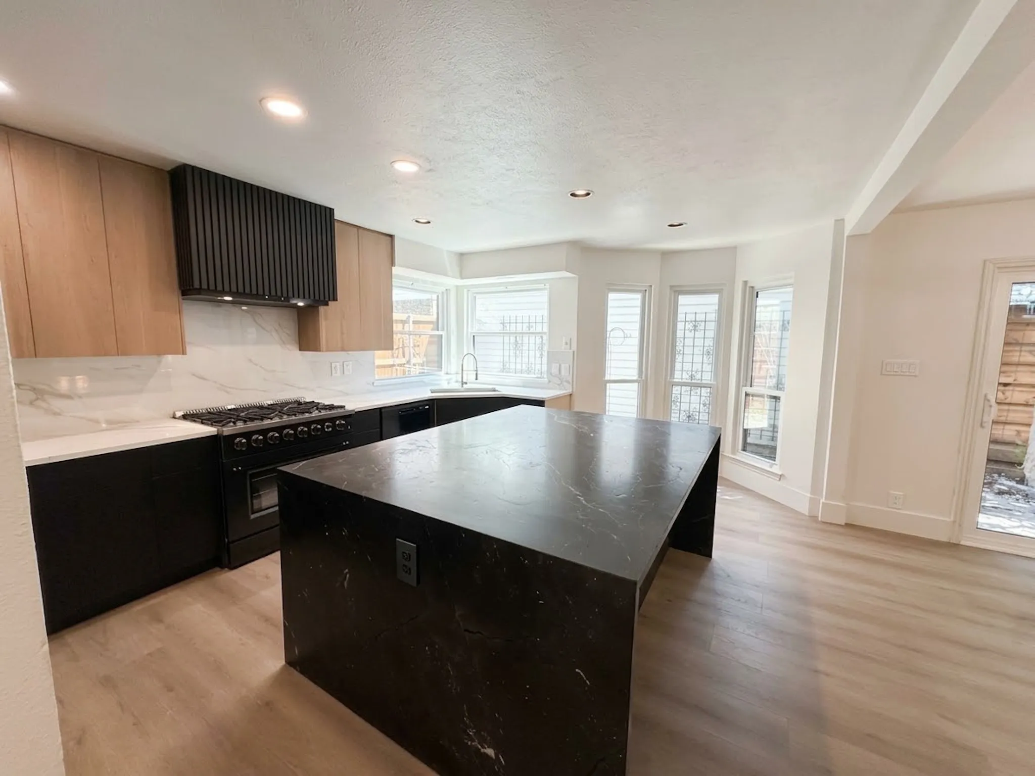Single Family Residence For Rent in Dallas County , 820 Pavillion Street, Dallas, Texas 75204, 2 Bedroom, 3 Bathroom, 1 Garage spaces, 2,258 Sqft, built in 1980, mls#21397058, Real Estate Agent in Dallas, Homes For Rent in Dallas county, Homes For Rent in Dallas, Realtor in Dallas Texas, Real Estate Brokerage Independent Realty Texas, Luminita Cordes Realtor