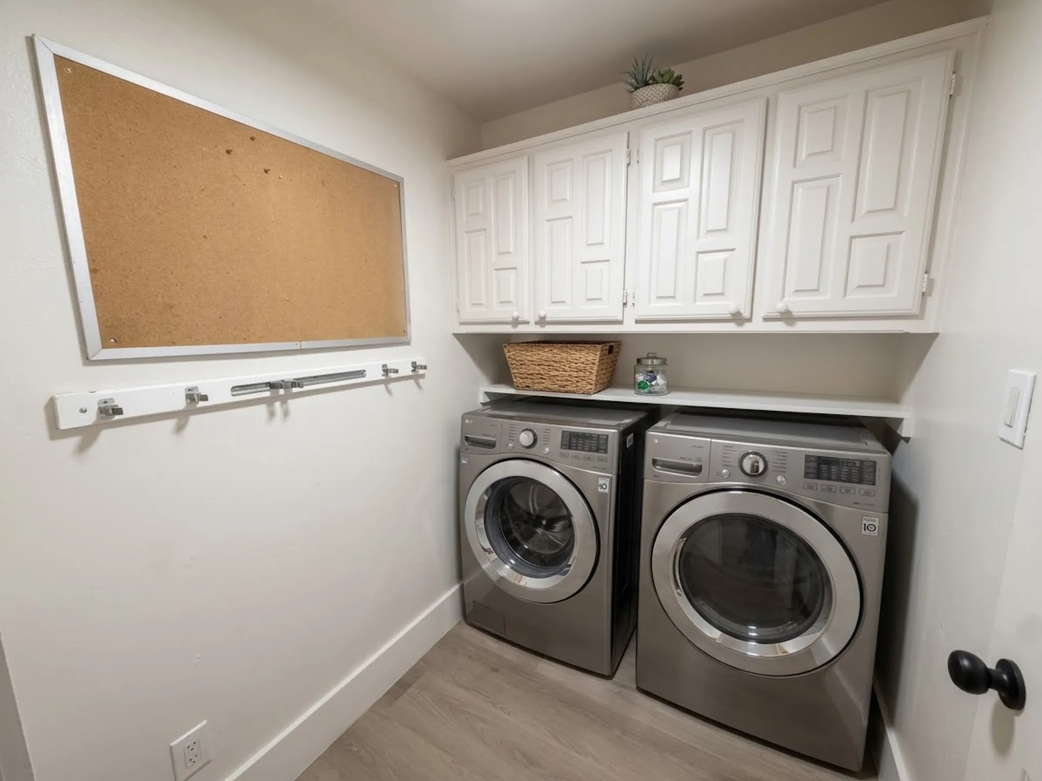 Single Family Residence For Rent in Dallas County , 820 Pavillion Street, Dallas, Texas 75204, 2 Bedroom, 3 Bathroom, 1 Garage spaces, 2,258 Sqft, built in 1980, mls#21397058, Real Estate Agent in Dallas, Homes For Rent in Dallas county, Homes For Rent in Dallas, Realtor in Dallas Texas, Real Estate Brokerage Independent Realty Texas, Luminita Cordes Realtor