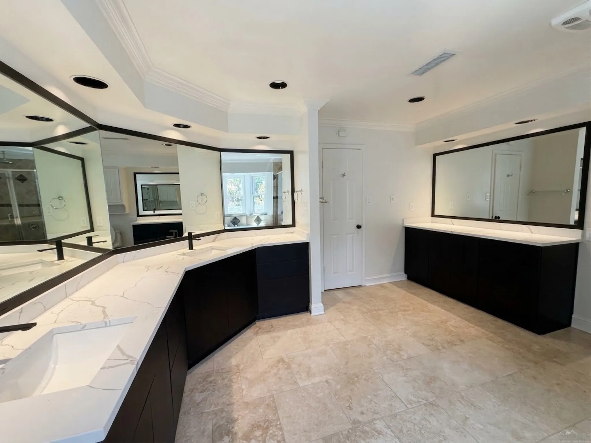 Master bathroom with separate his and her​​‌​​​​‌​​‌‌​‌‌​​​‌‌​‌​‌​‌​​​‌​​ vanities