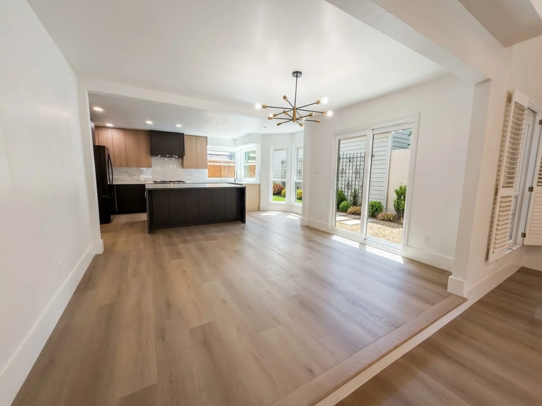 Single Family Residence For Rent in Dallas County , 820 Pavillion Street, Dallas, Texas 75204, 2 Bedroom, 3 Bathroom, 1 Garage spaces, 2,258 Sqft, built in 1980, mls#21397058, Real Estate Agent in Dallas, Homes For Rent in Dallas county, Homes For Rent in Dallas, Realtor in Dallas Texas, Real Estate Brokerage Independent Realty Texas, Luminita Cordes Realtor