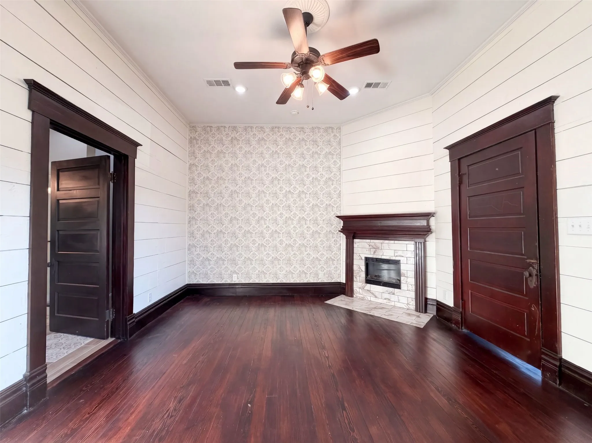 Single Family Residence For Sale in Grayson County , 712 S Crockett Street, Sherman, Texas 75090, 2 Bedroom, 2 Bathroom, Garage spaces, 1,412 Sqft, built in 1900, mls#21398746, Real Estate Agent in Sherman, Homes For Sale in Grayson county, Homes For Sale in Sherman, Realtor in Sherman Texas, Real Estate Brokerage Independent Realty Texas, Luminita Cordes Realtor