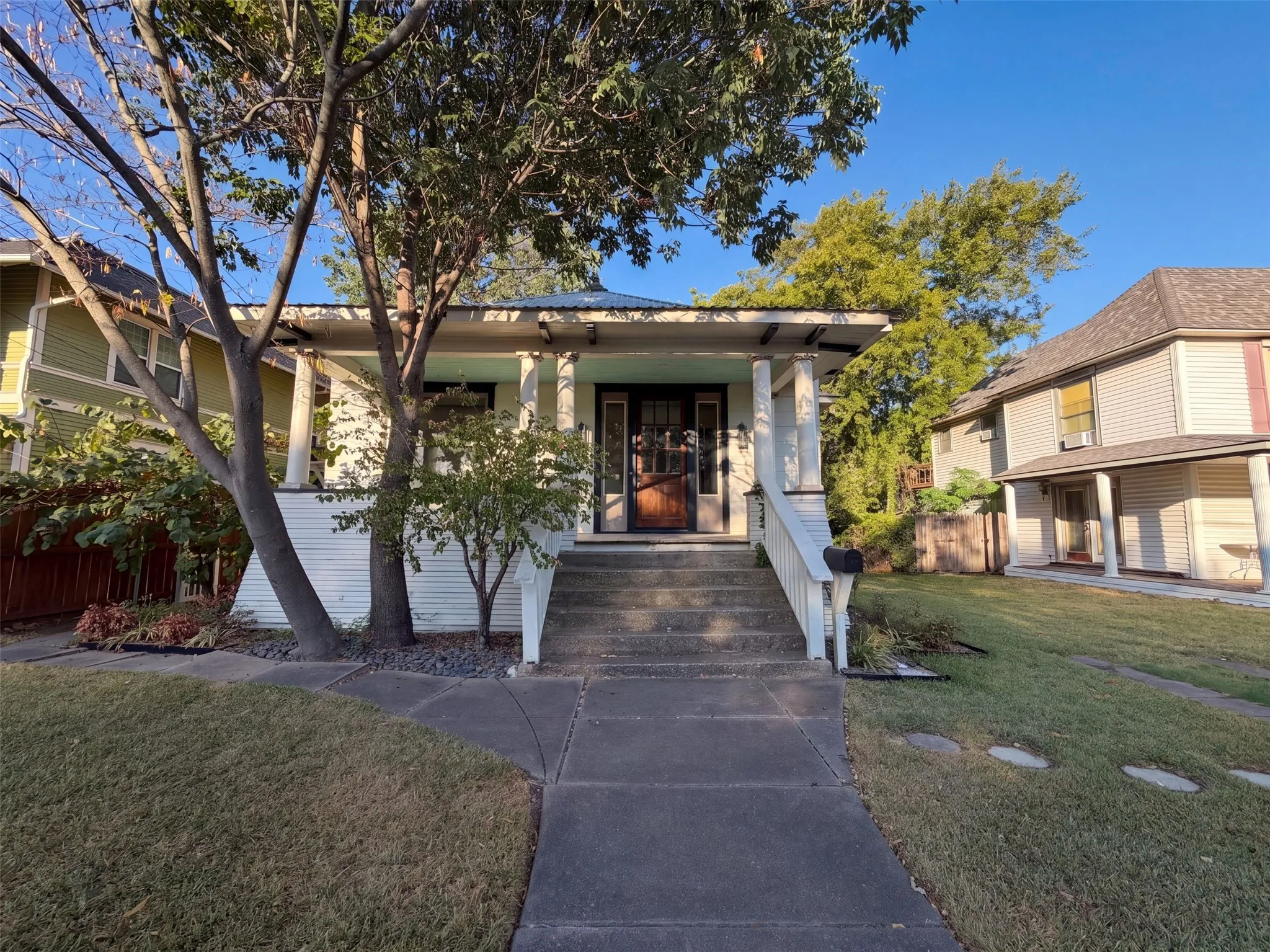 Single Family Residence For Sale in Grayson County , 712 S Crockett Street, Sherman, Texas 75090, 2 Bedroom, 2 Bathroom, Garage spaces, 1,412 Sqft, built in 1900, mls#21398746, Real Estate Agent in Sherman, Homes For Sale in Grayson county, Homes For Sale in Sherman, Realtor in Sherman Texas, Real Estate Brokerage Independent Realty Texas, Luminita Cordes Realtor