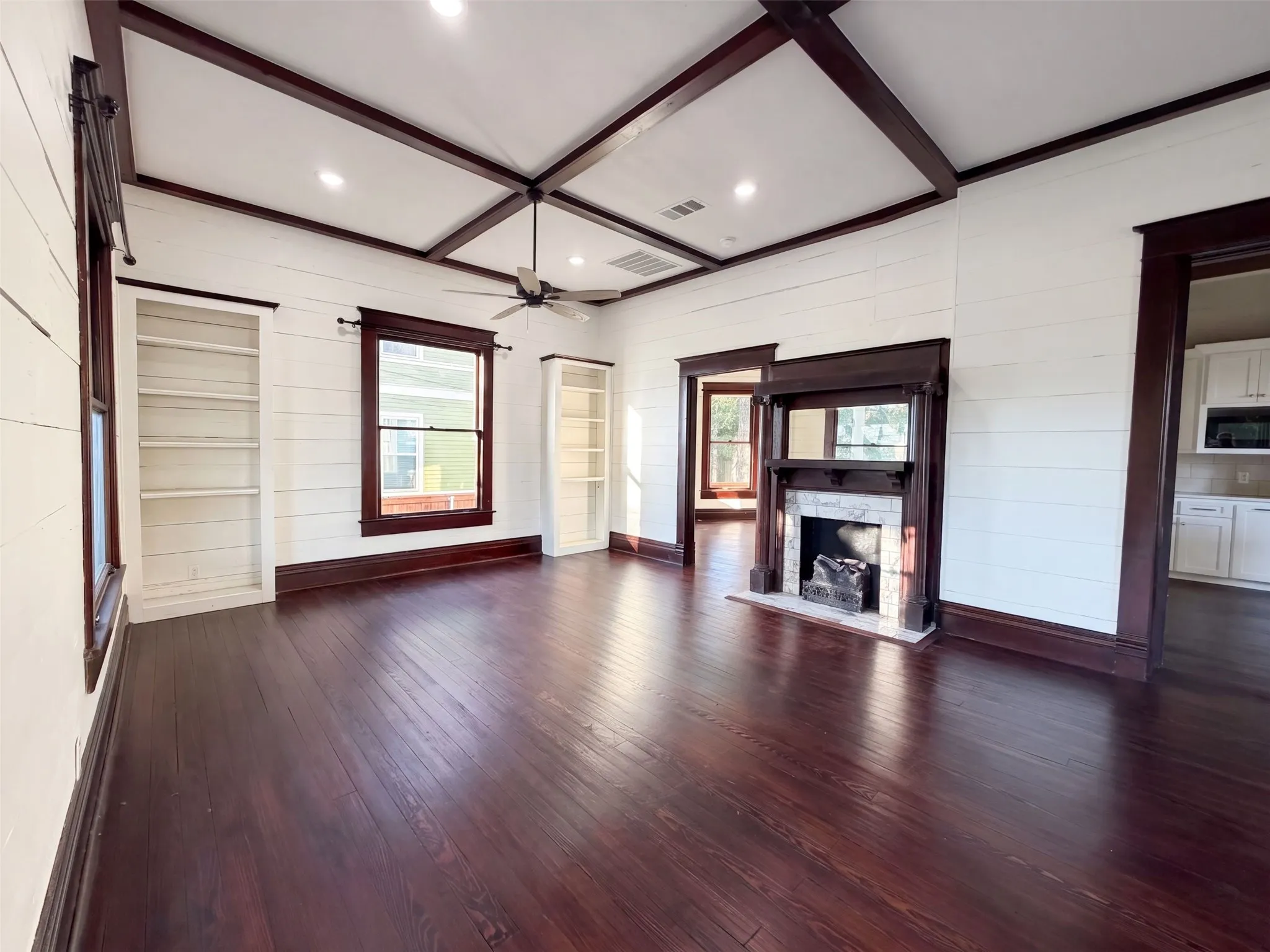 Single Family Residence For Sale in Grayson County , 712 S Crockett Street, Sherman, Texas 75090, 2 Bedroom, 2 Bathroom, Garage spaces, 1,412 Sqft, built in 1900, mls#21398746, Real Estate Agent in Sherman, Homes For Sale in Grayson county, Homes For Sale in Sherman, Realtor in Sherman Texas, Real Estate Brokerage Independent Realty Texas, Luminita Cordes Realtor