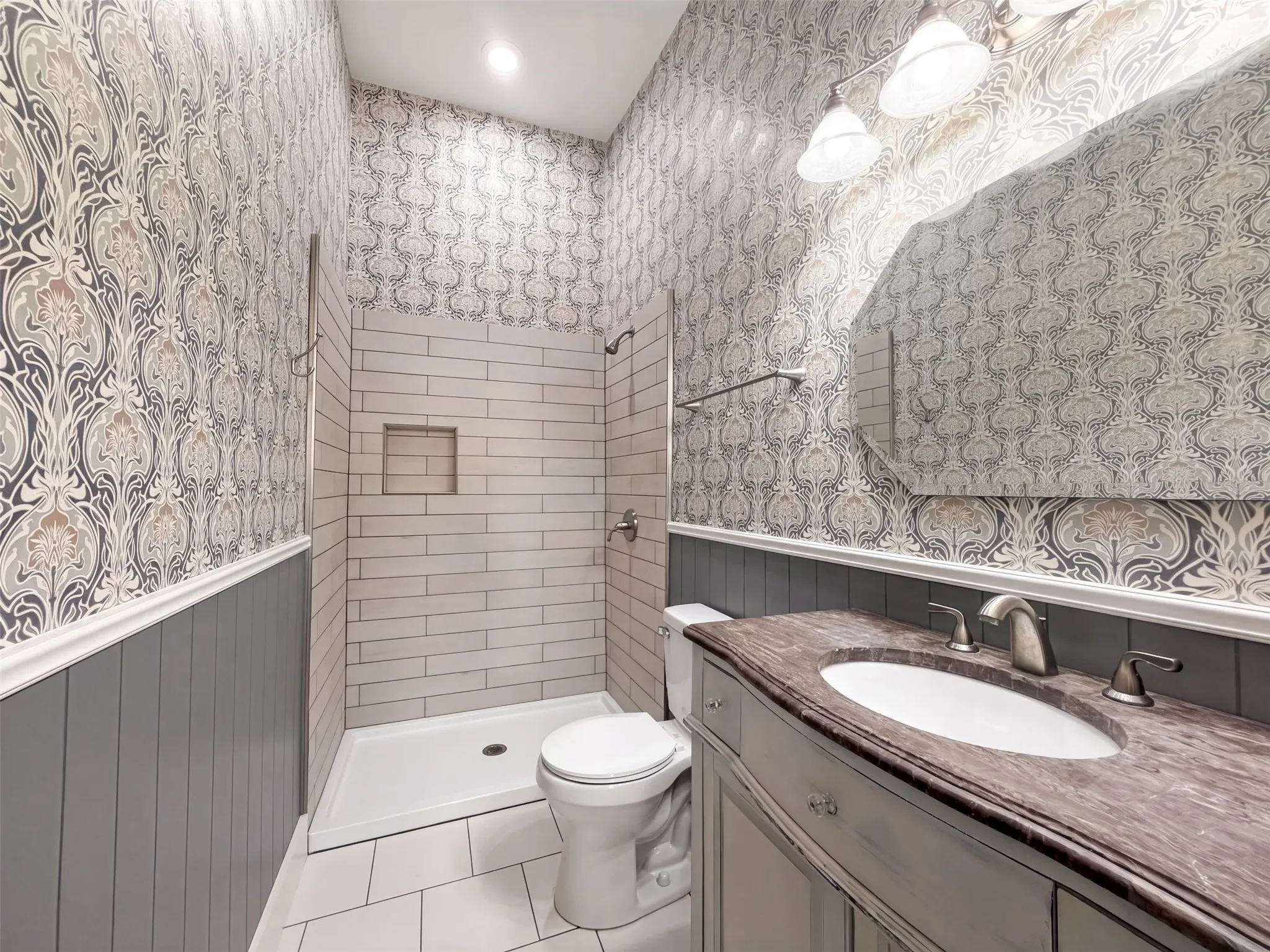 Single Family Residence For Sale in Grayson County , 712 S Crockett Street, Sherman, Texas 75090, 2 Bedroom, 2 Bathroom, Garage spaces, 1,412 Sqft, built in 1900, mls#21398746, Real Estate Agent in Sherman, Homes For Sale in Grayson county, Homes For Sale in Sherman, Realtor in Sherman Texas, Real Estate Brokerage Independent Realty Texas, Luminita Cordes Realtor